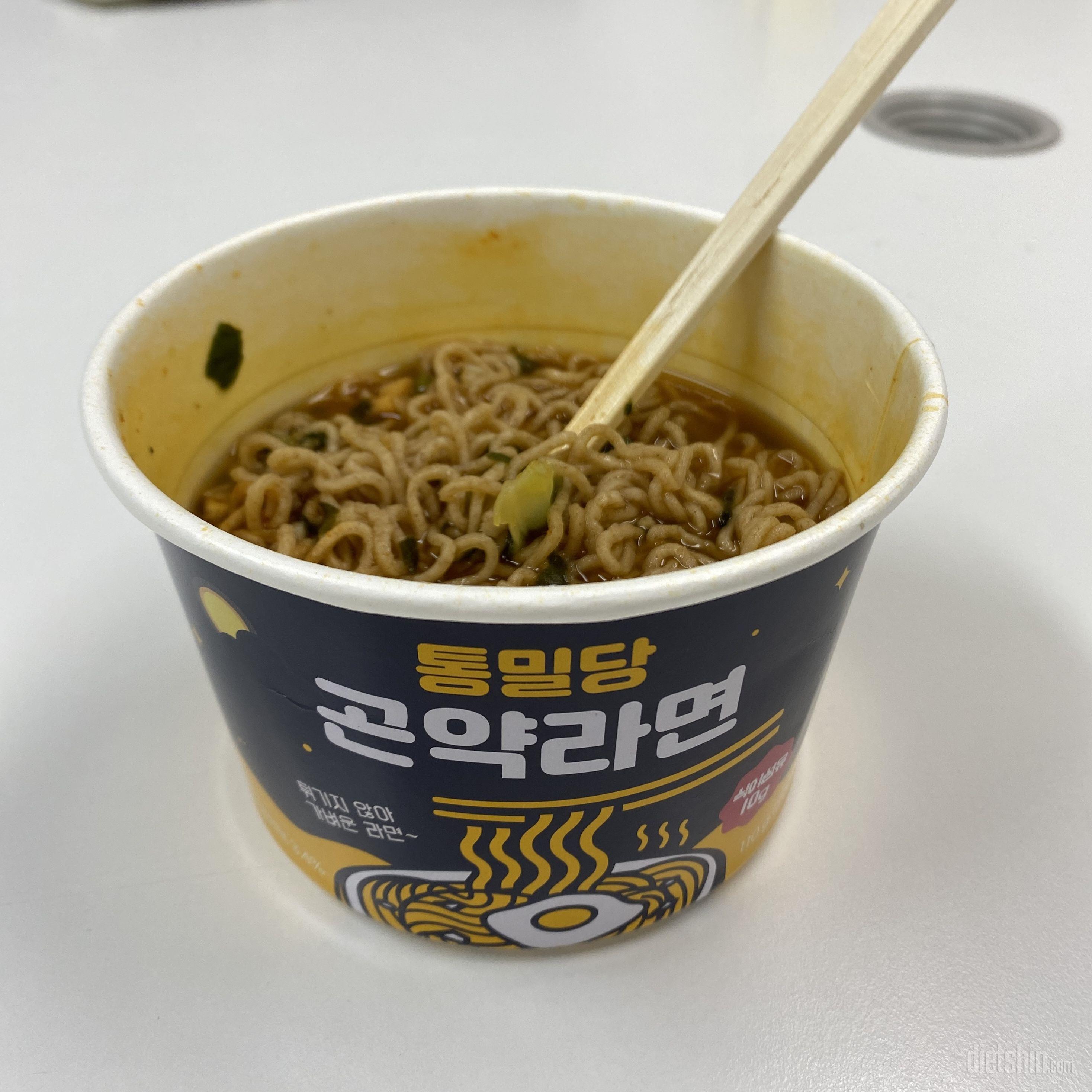 국물은 맛있는데.. 면이 딱딱해서 제