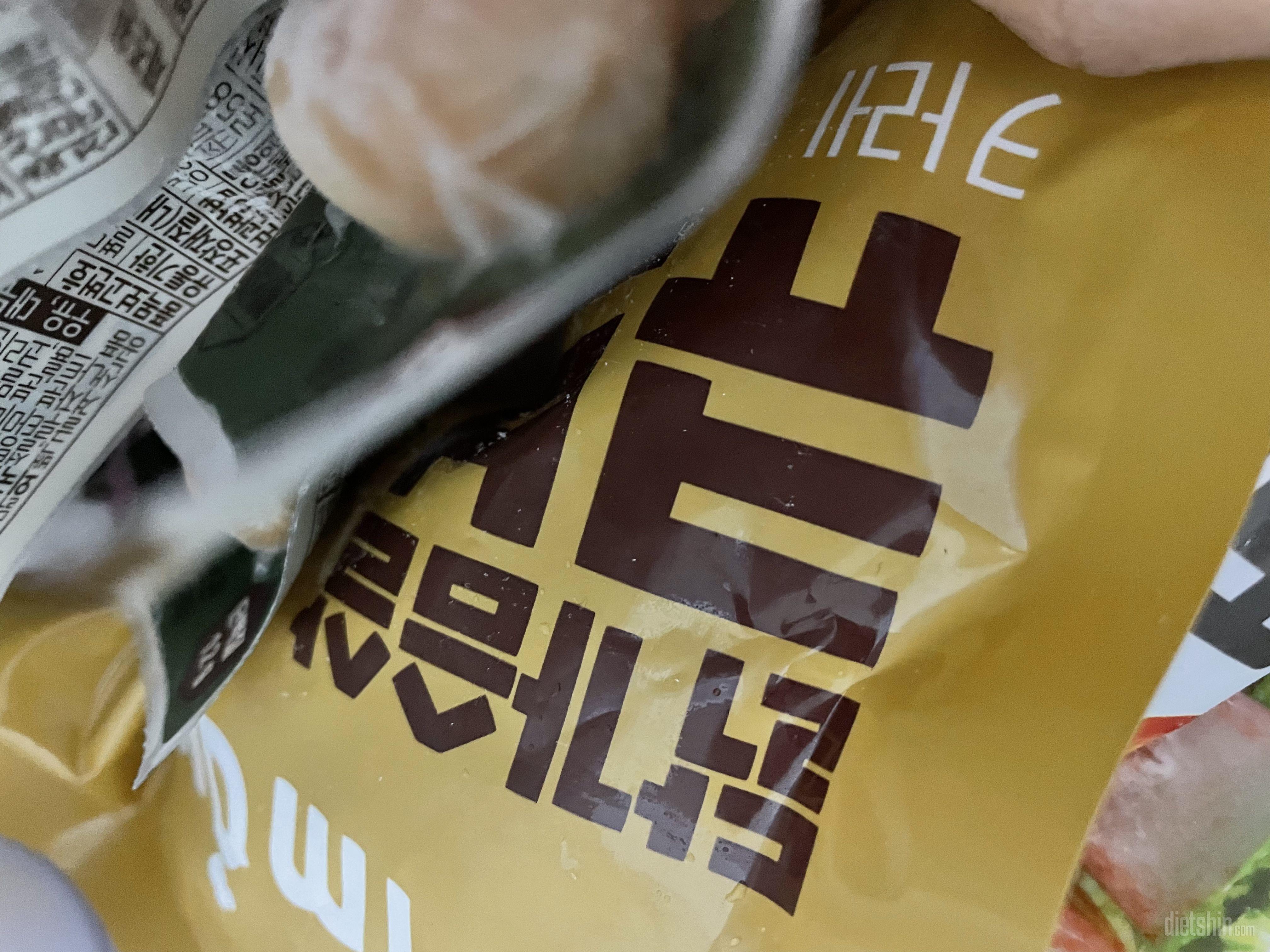 빠른 배송으로 냉동상태
그대로 잘