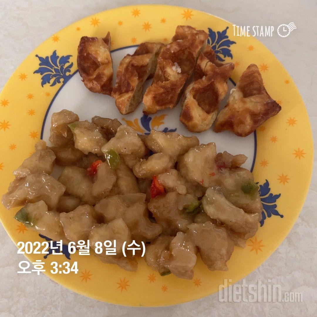 맛은 있는데 소스가 생각보다 더 시큼