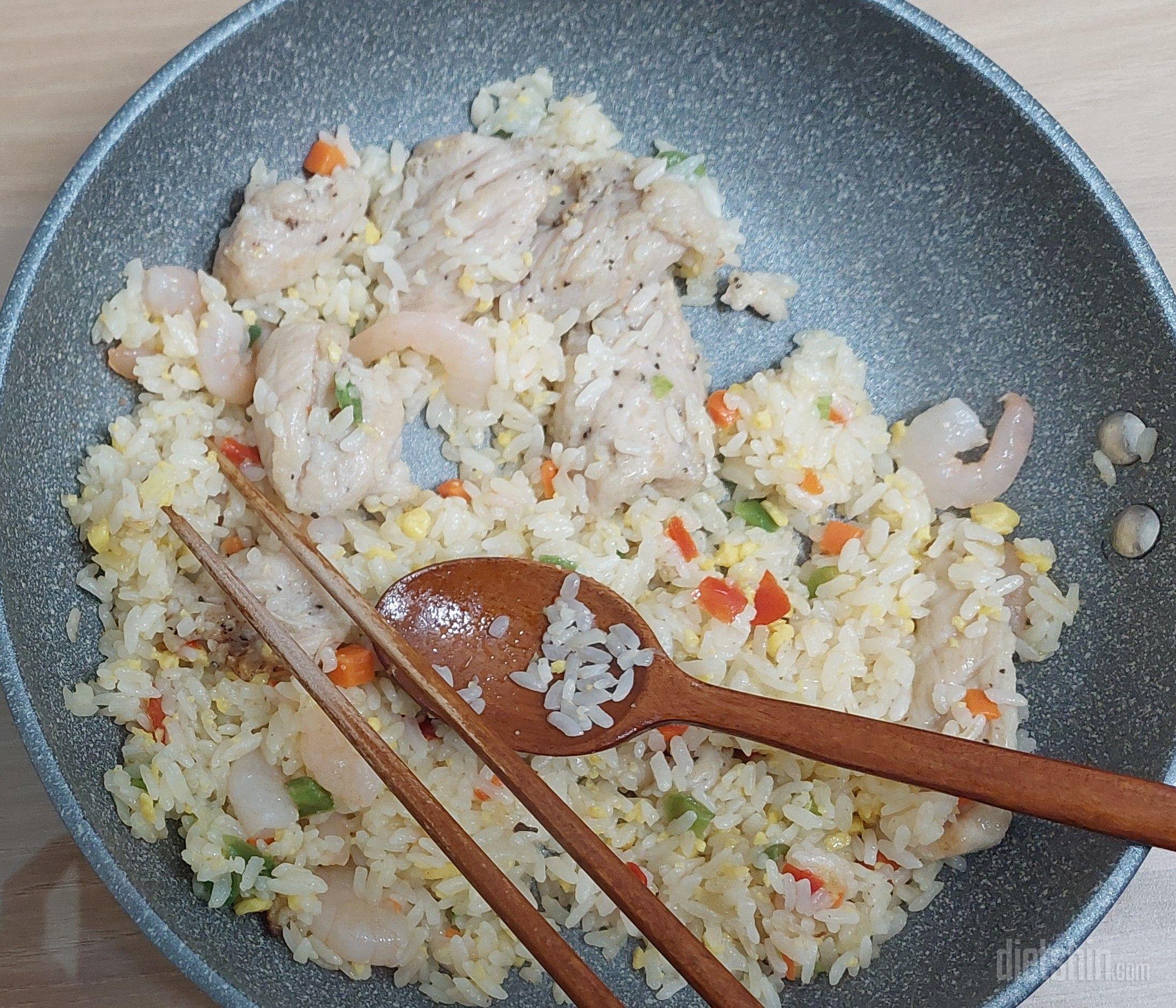 뻑뻑하지 않고 부드러워서 먹기 좋아요