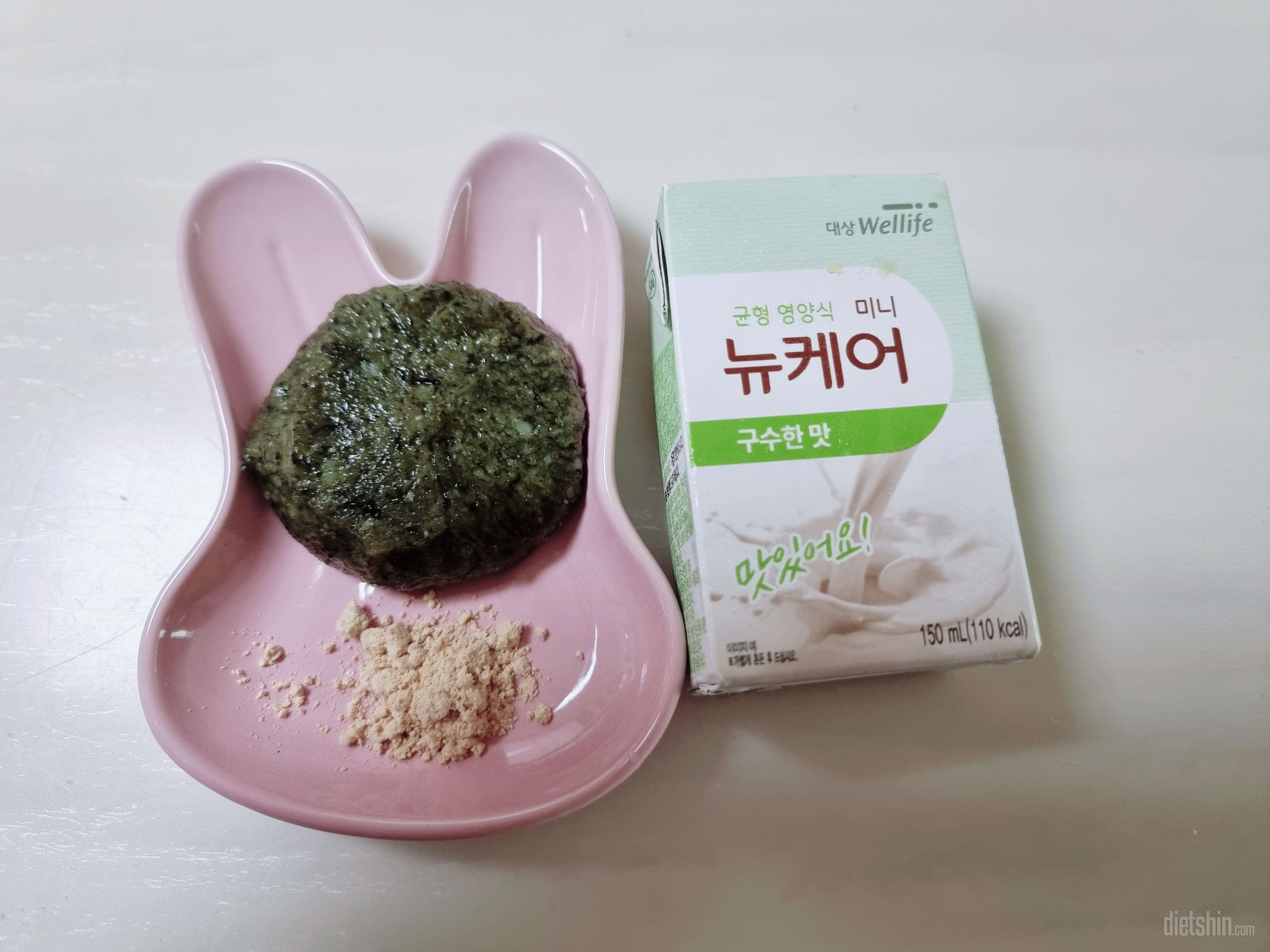 쫀득하니 맛있네요 콩고물이랑 찍어먹으