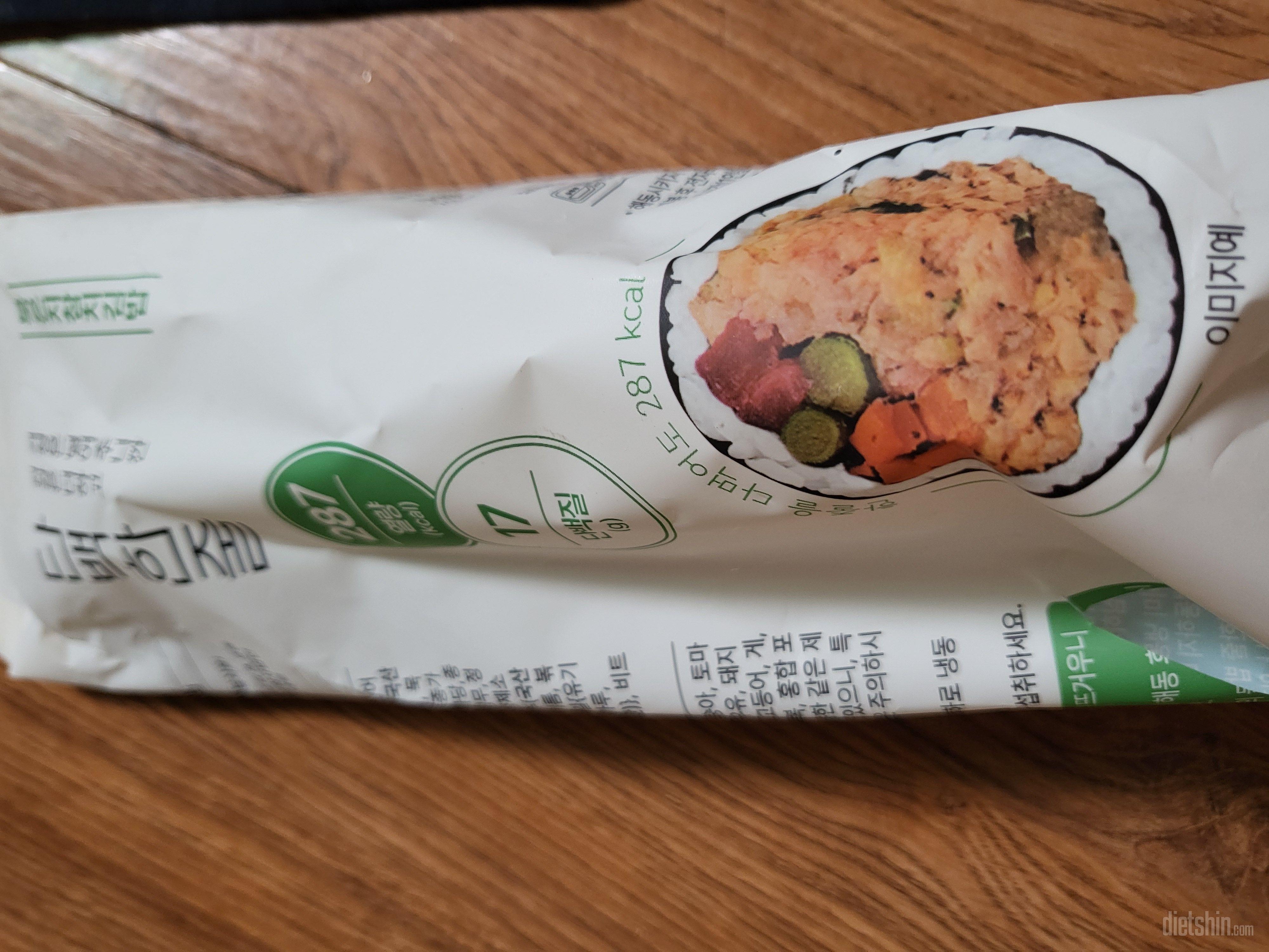 맛있어요 
불닭김밥 최고 ㅋㅋ