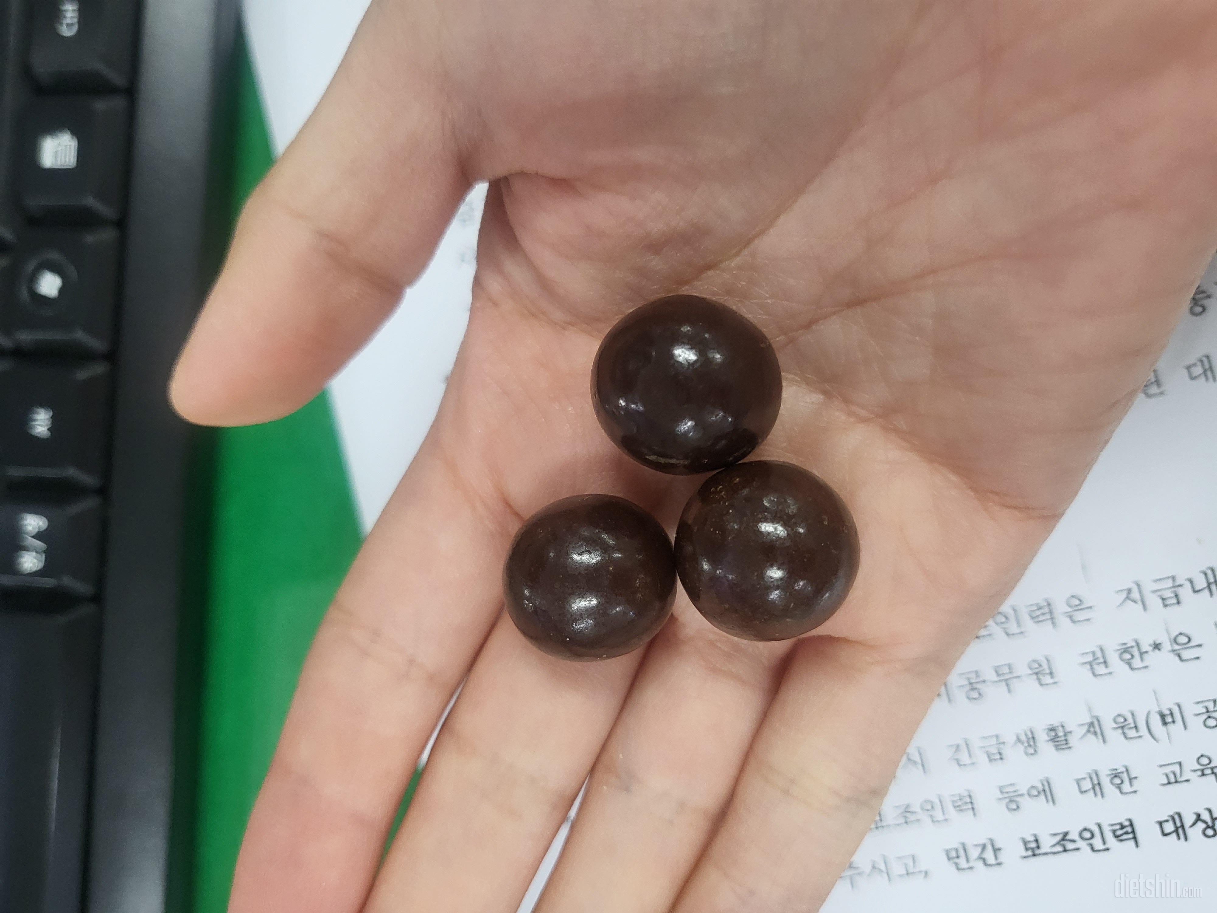 쪼꼬볼 최고에요
여름이라 녹을까봐 걱