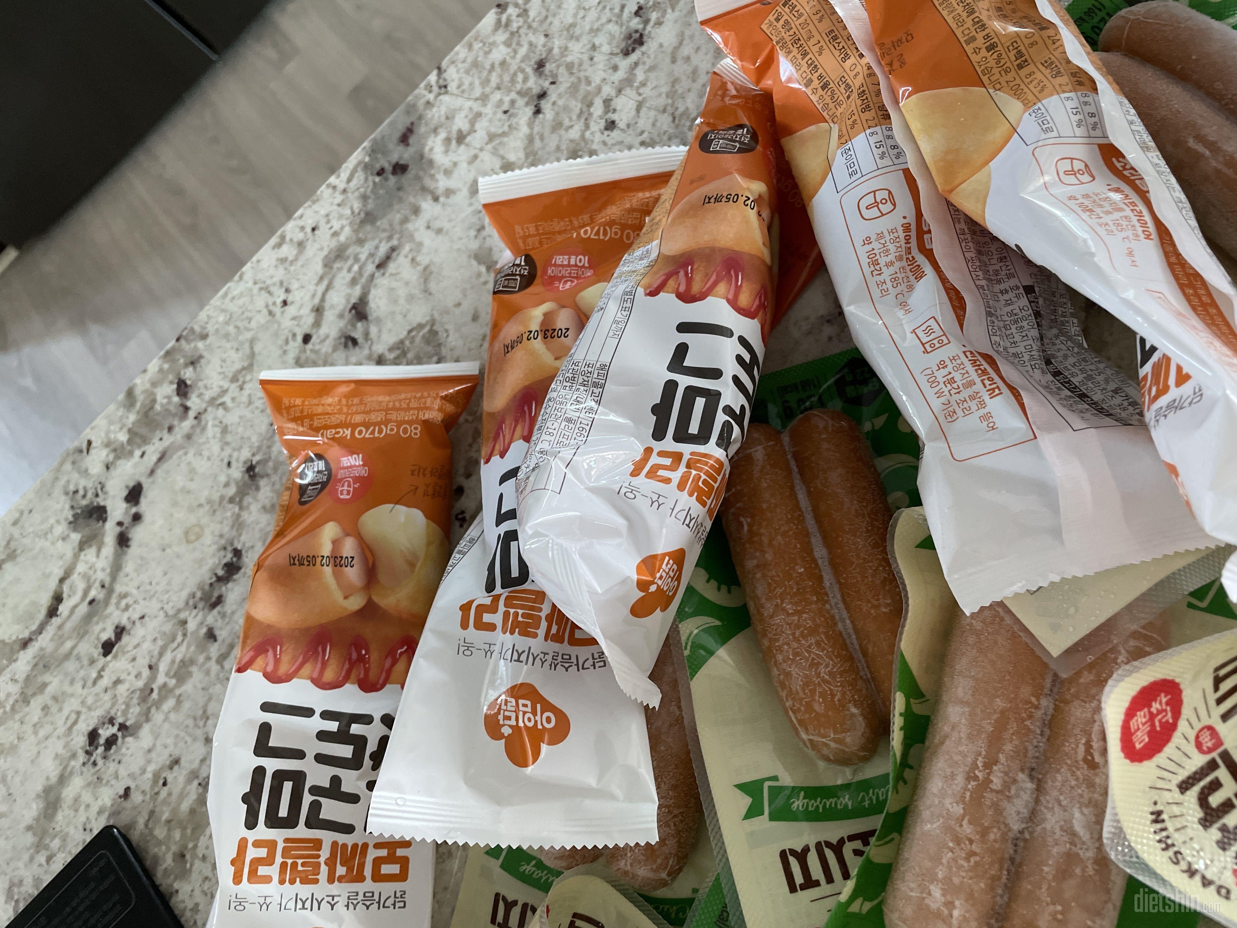 높은 칼로리로 먹는게 두려웠던 핫도그