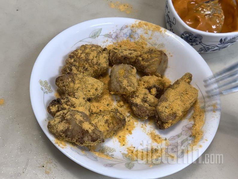 소스는 약간 부족하지만 치킨 자체가