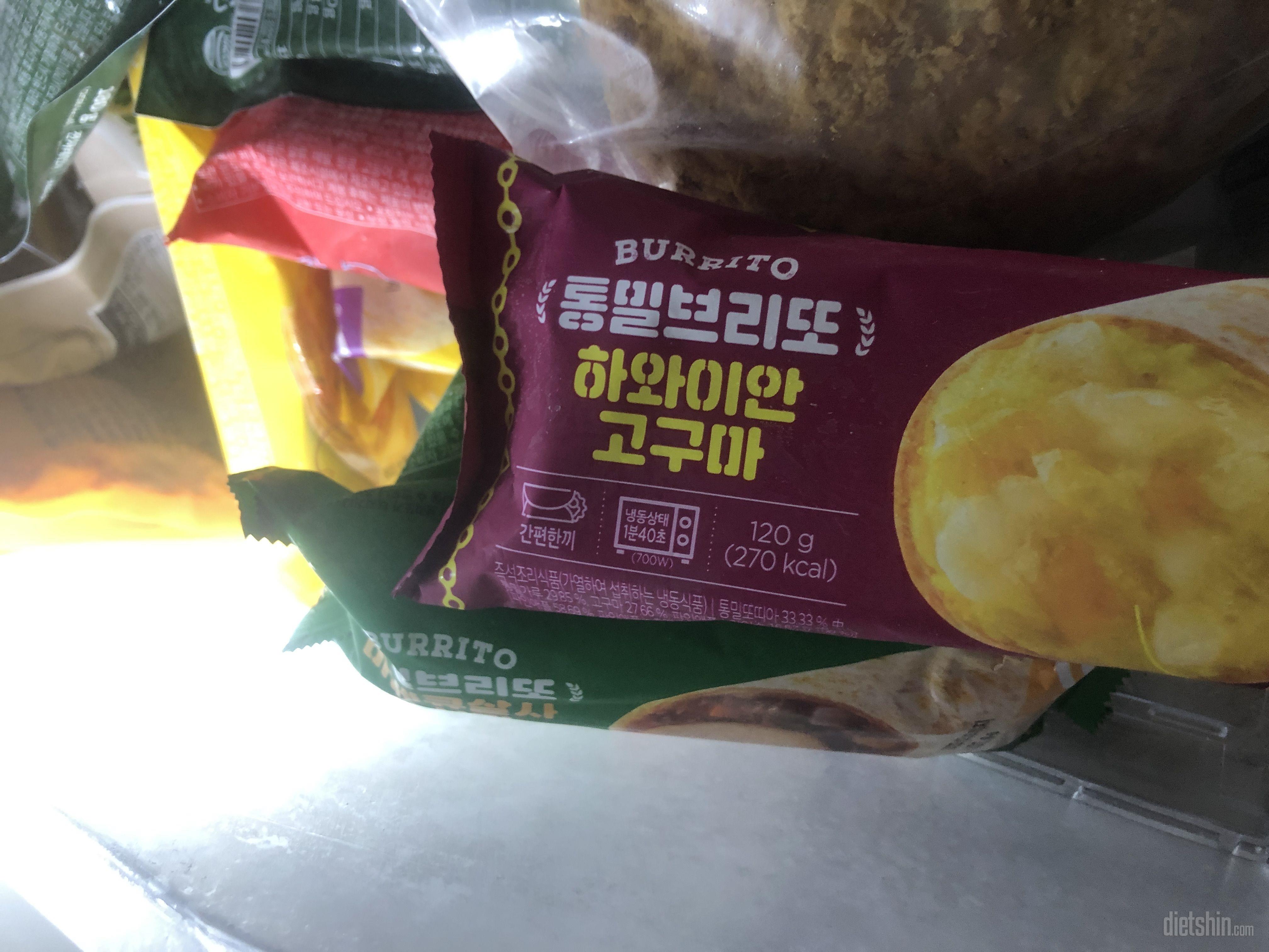 비상식량 입니다
회사 냉동실에도 꽉