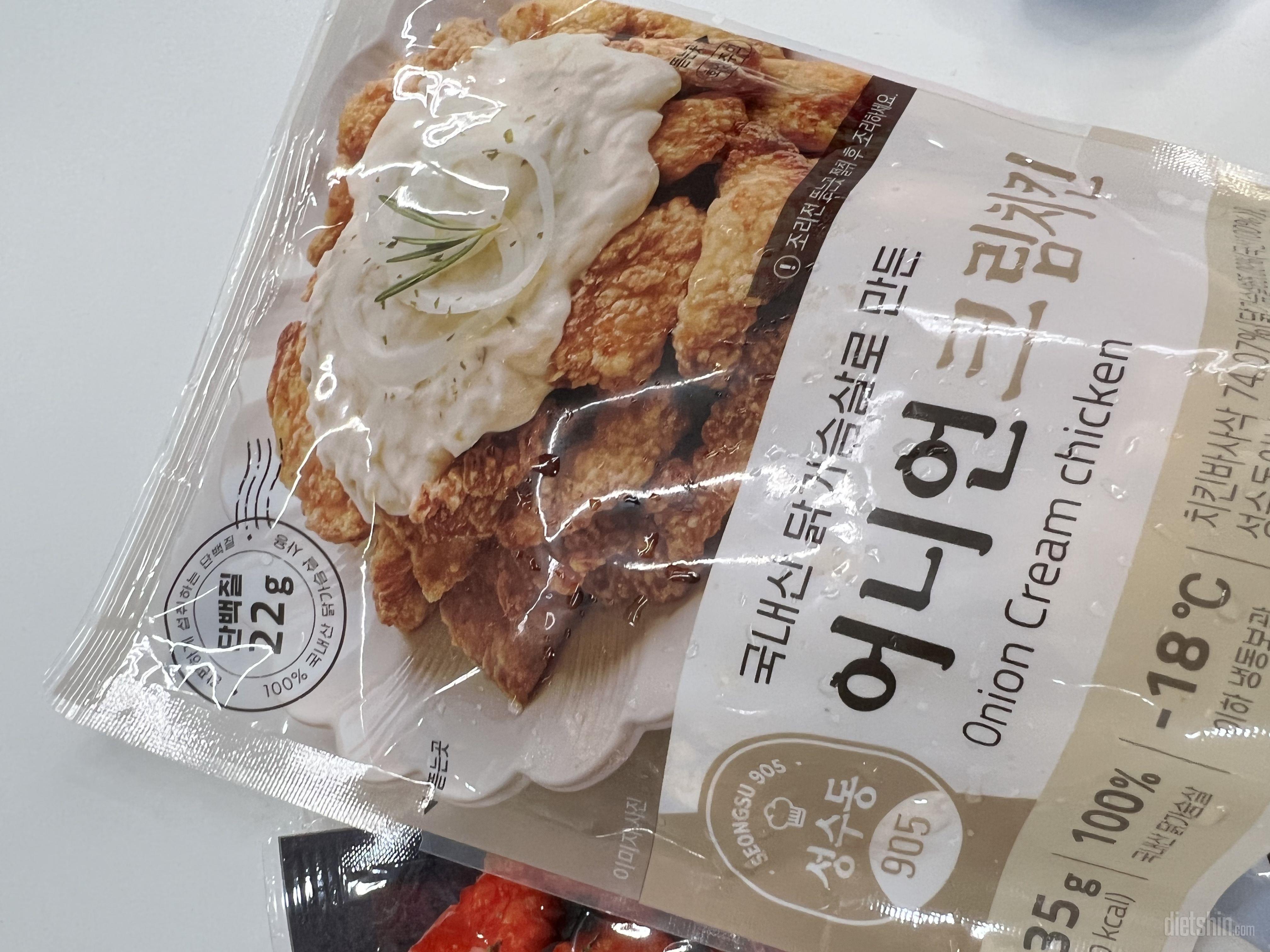 시판 배달 치킨맛이에요. 구성도 좋고