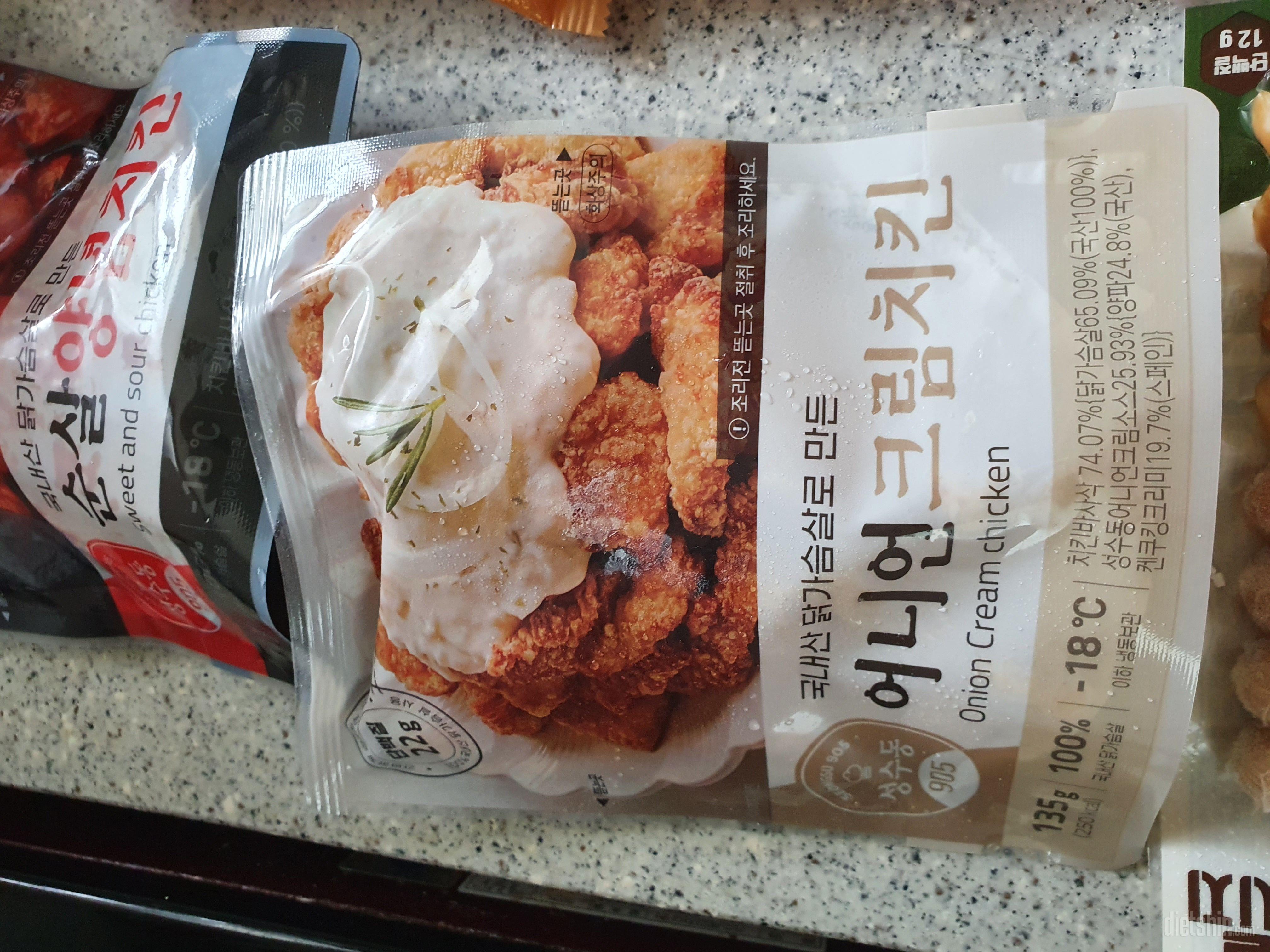 야식으로 먹으려고 주문했어요~~  맛