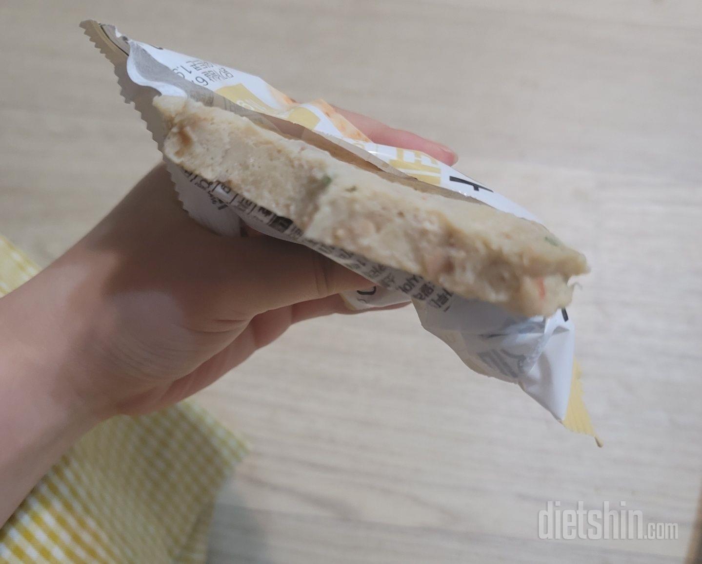 맛있는 편은 아니지만 적당히 먹기에