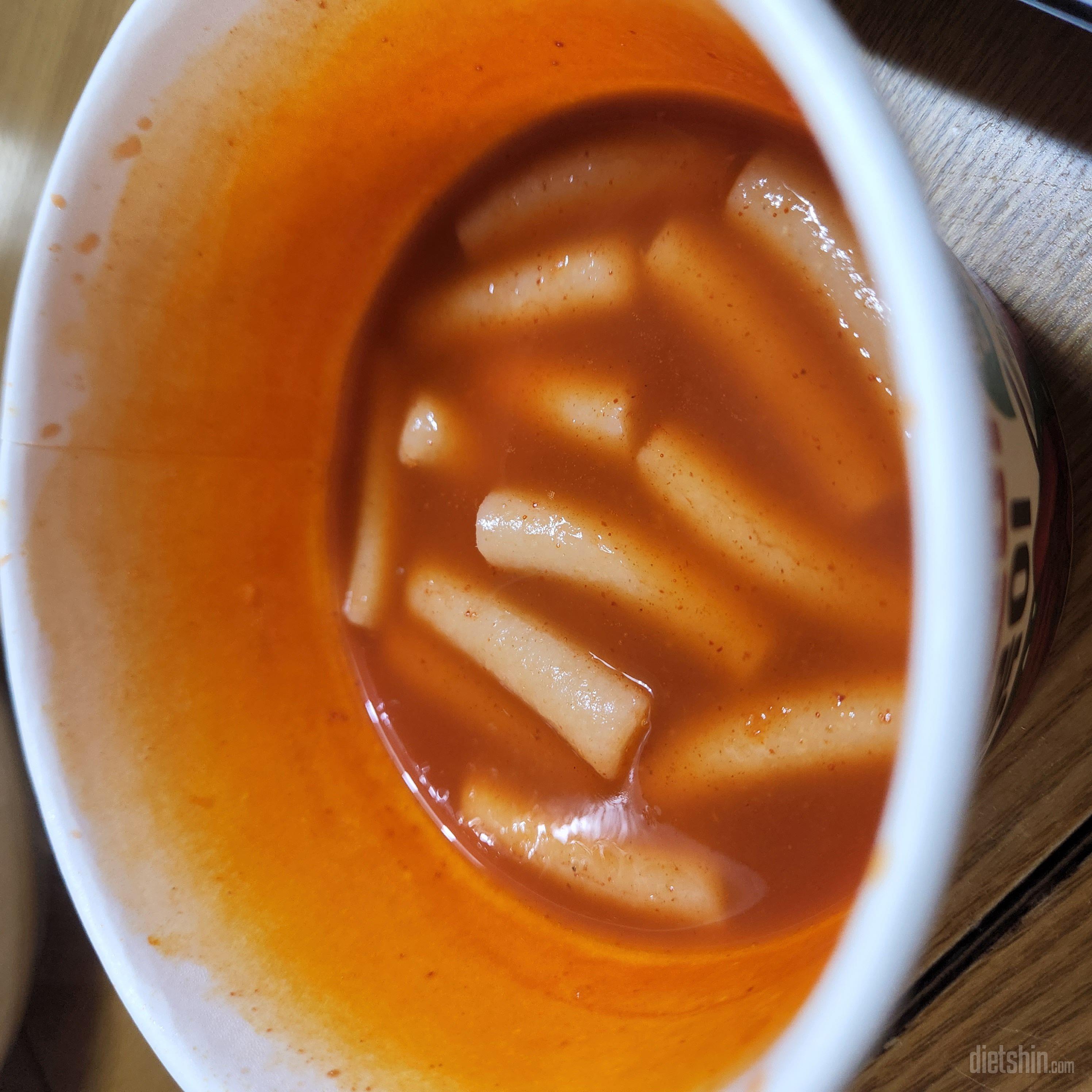 맛은 일반 떡볶이랑 비슷한데 제 입맛