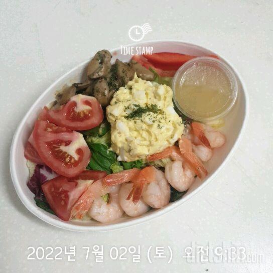 샐러드 맛있네요~~