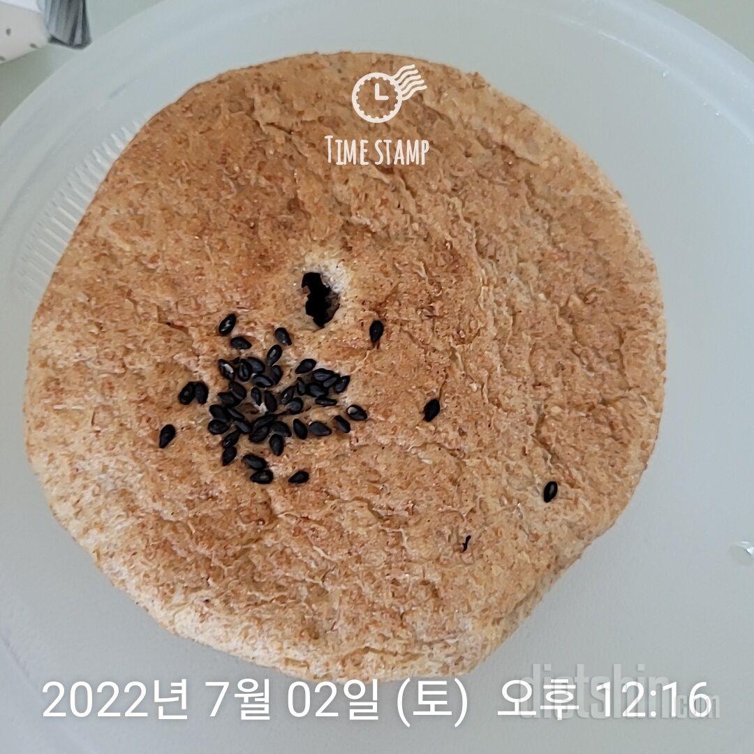 통밀팥빵 너무단백하니 맛있어요~~2개