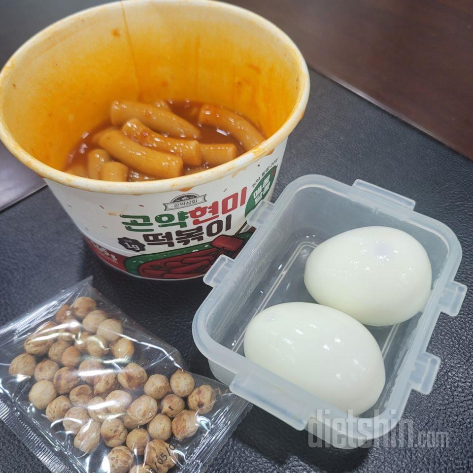 처음 시켜봤는데 떡보단 소스가 맛이