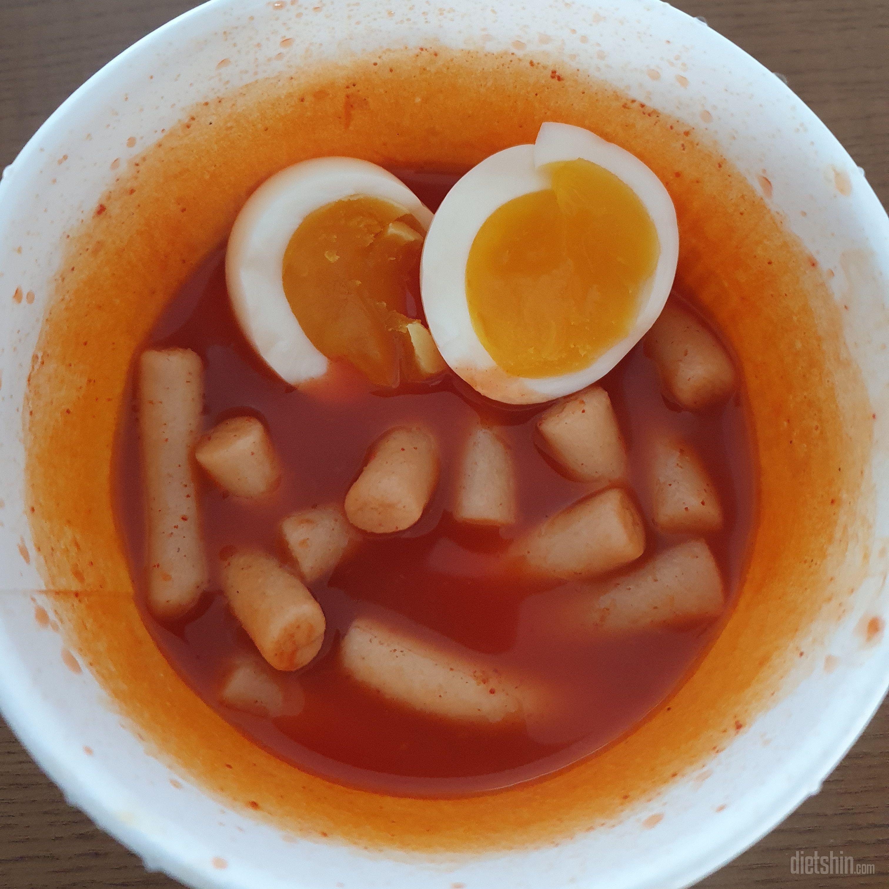 매콤달콤한 학교앞 떡볶이 맛이고 맵찔