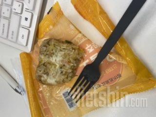 회사에서 점심대용으로 먹고있는데 너무