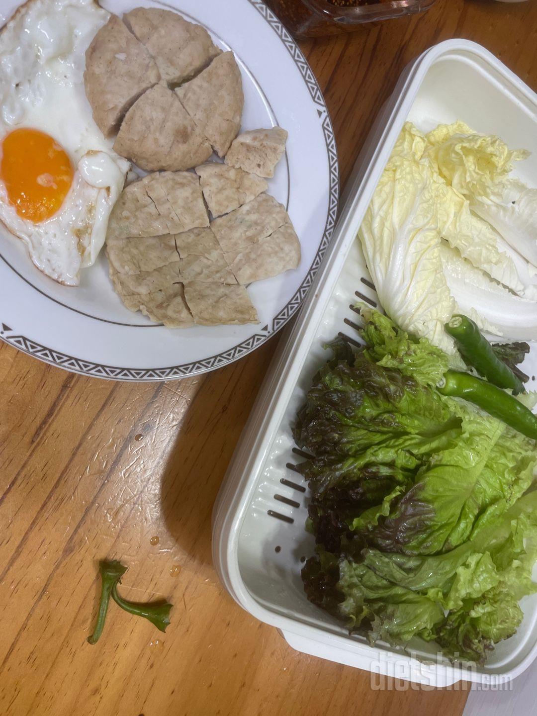 옆에서 냄새 맡더니 아빠가 맛있어 보