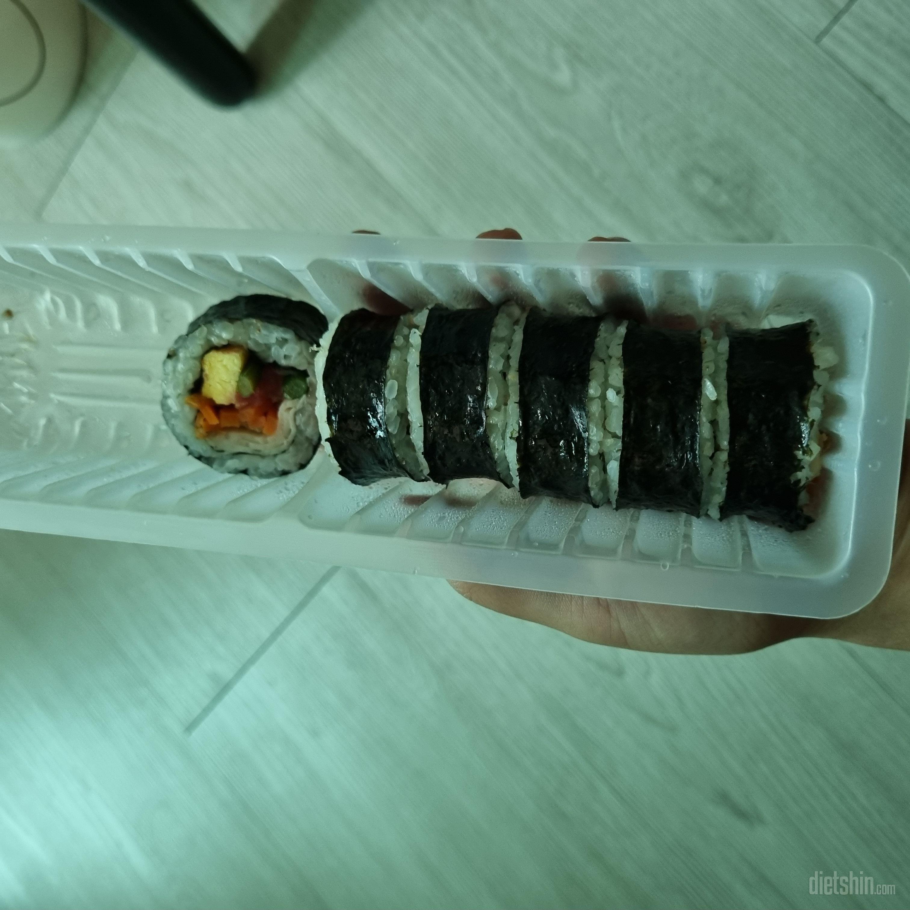 김밥 진짜 맛있네요 
김밥집에서 먹