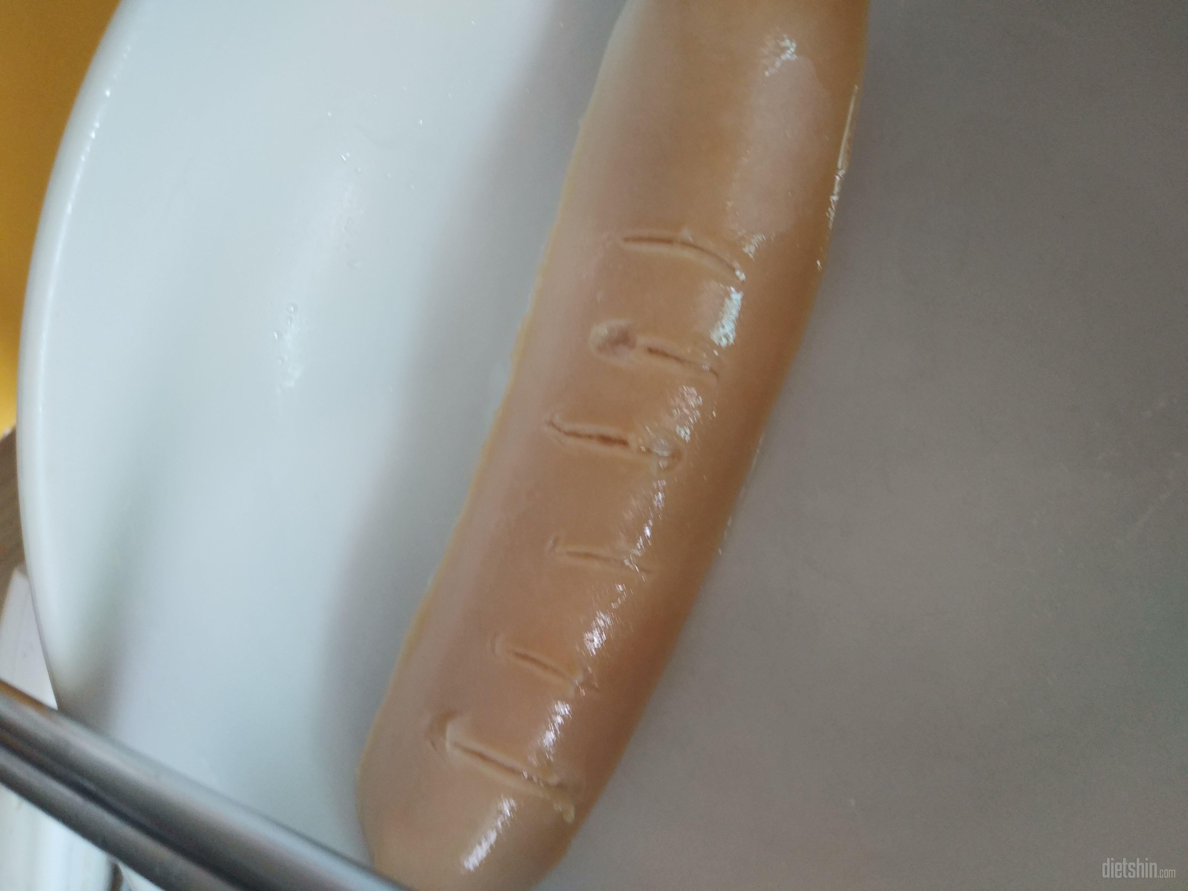 달아요.. 약간 갈비만두정도의 단맛이
