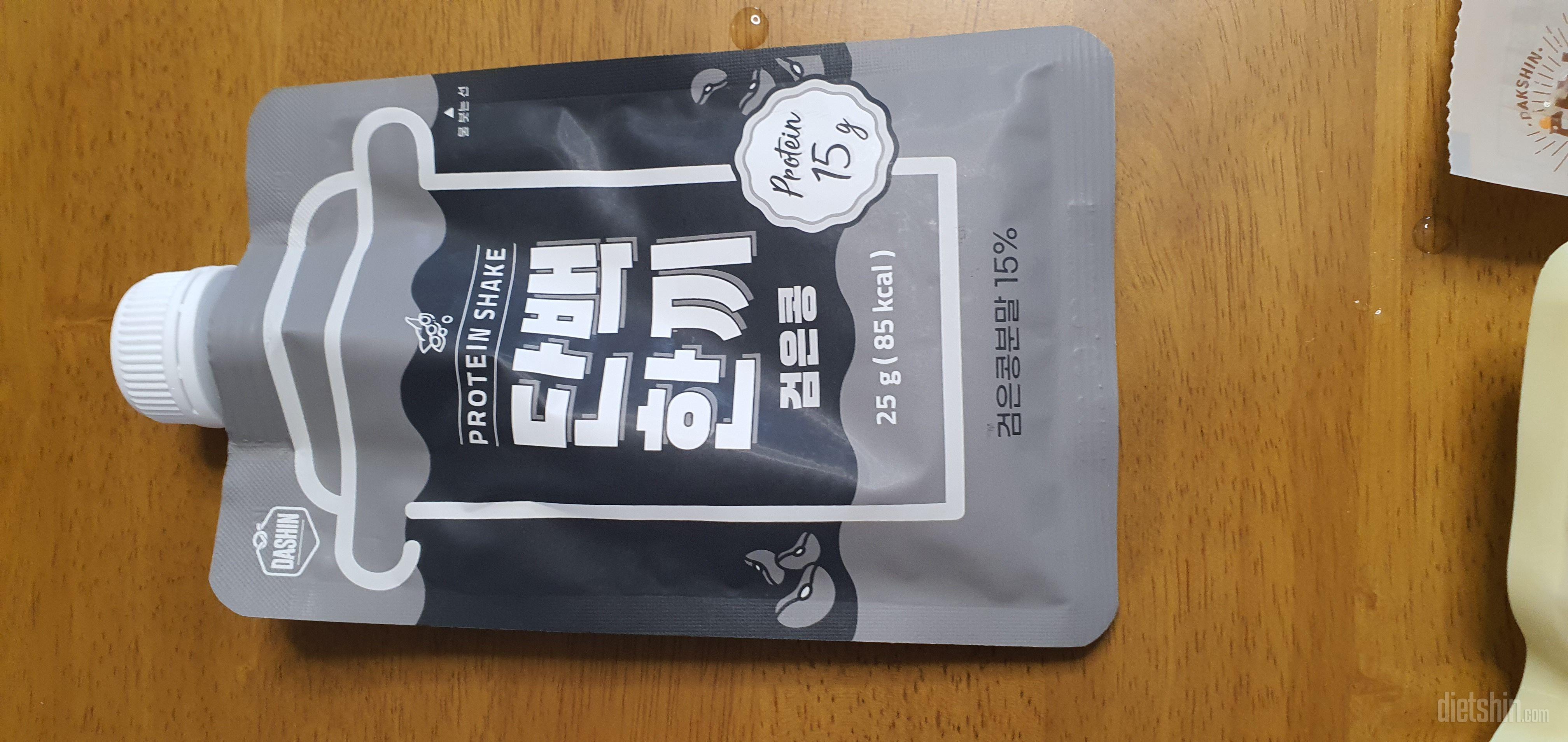 우유랑 같이 먹으니 든든하네요.
