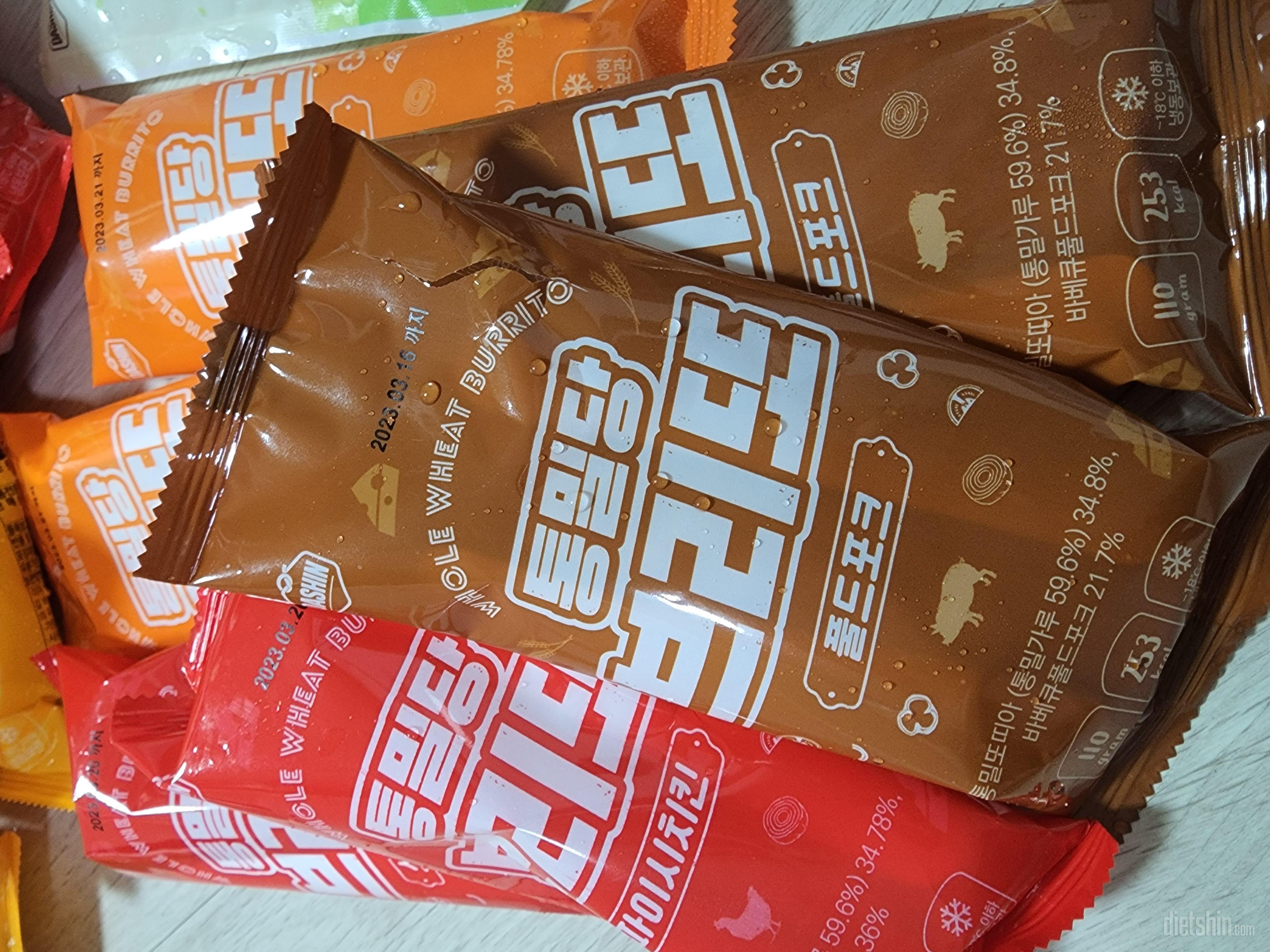 한개가 살짝 찢어져서 왔어요ㅜ
맛은