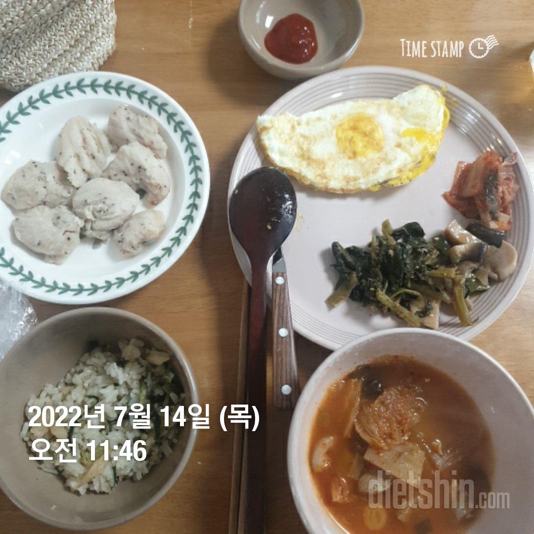 볶음밥 맛있어요 은근 양 많아서 반씩