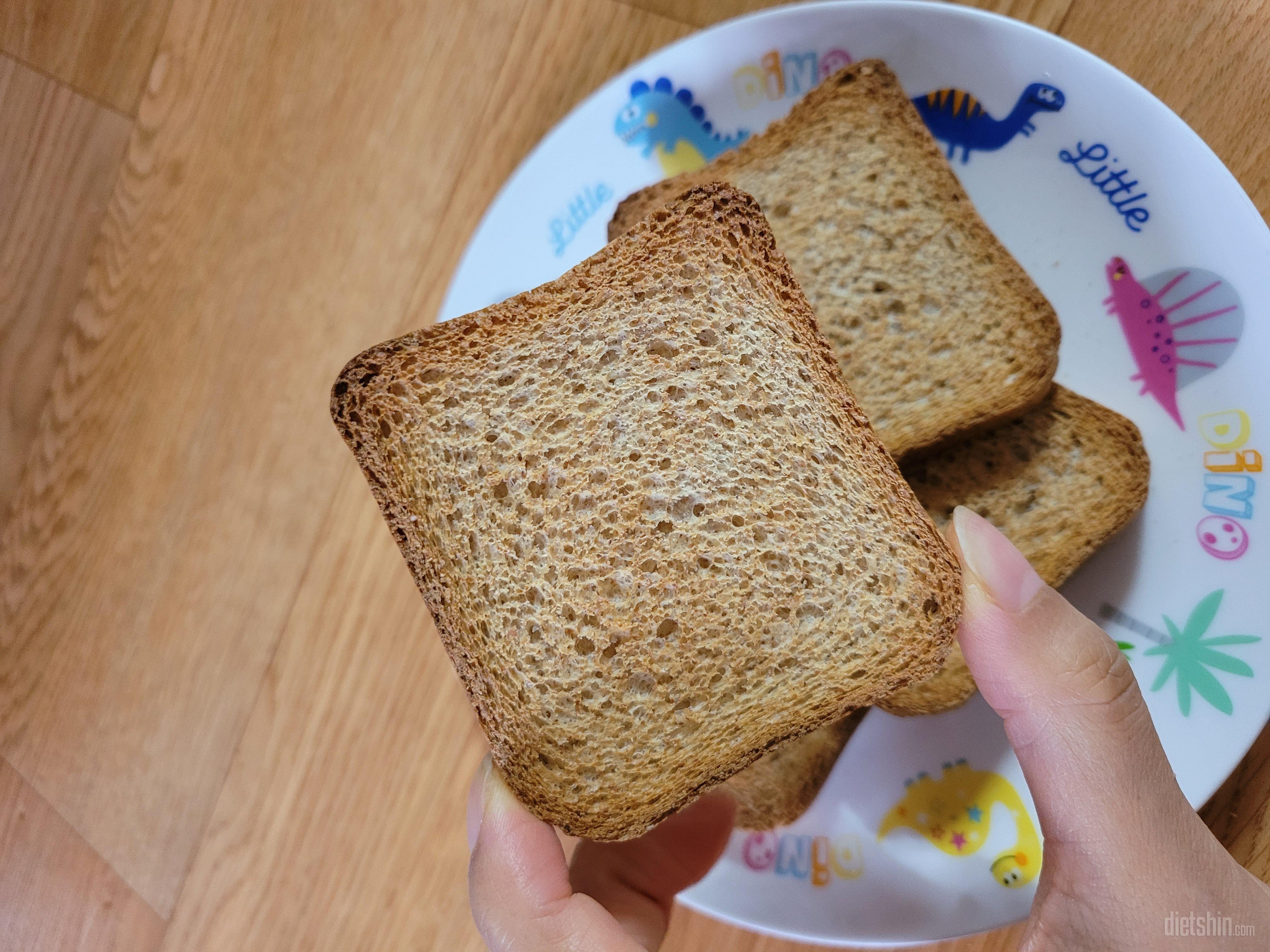 고소하고 맛있어요~~ 

토스트비스킷