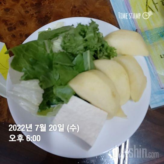 신선한 샐러드와 함께
 맛있게 건강