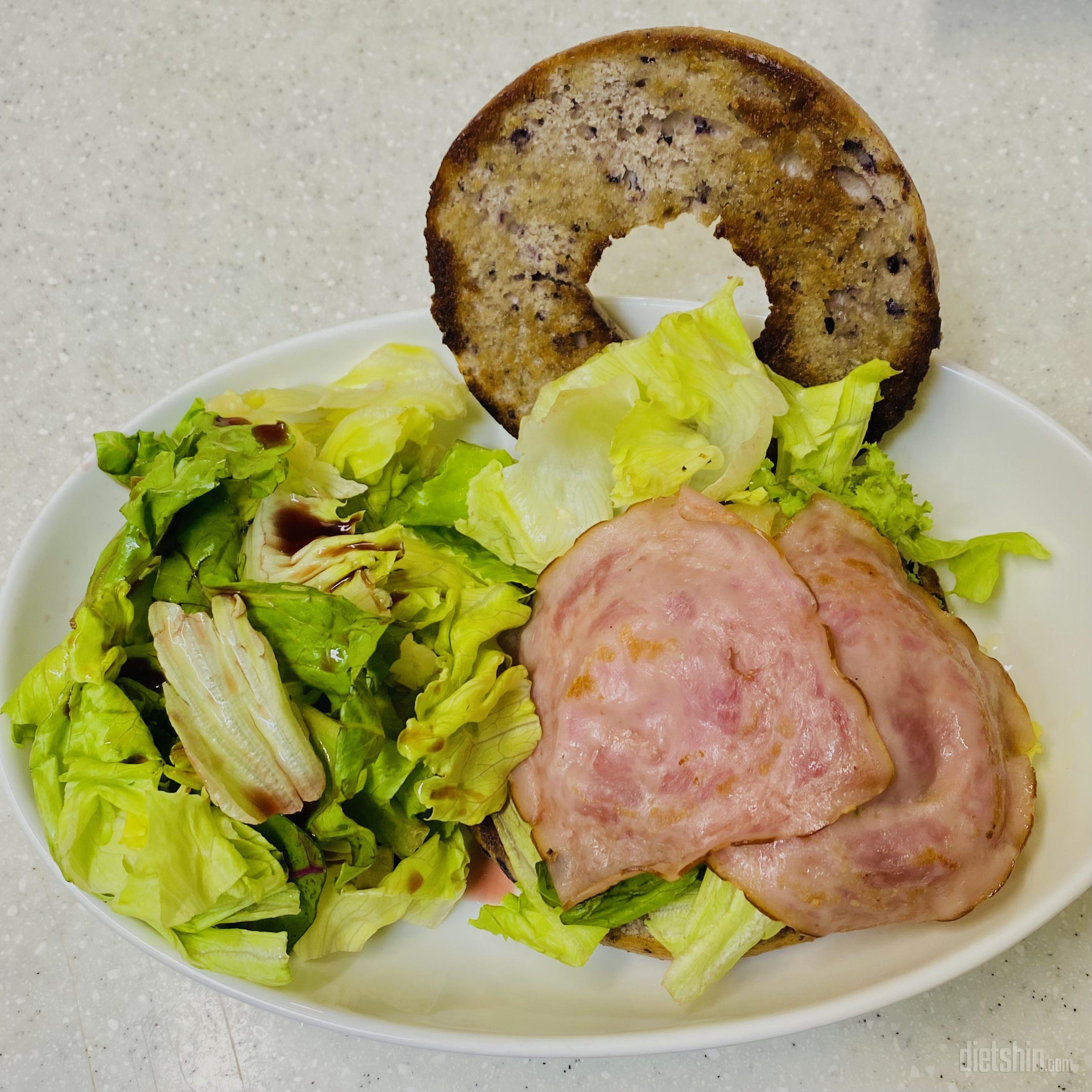 두부 베이글 처음 먹어봤는데 맛있네요