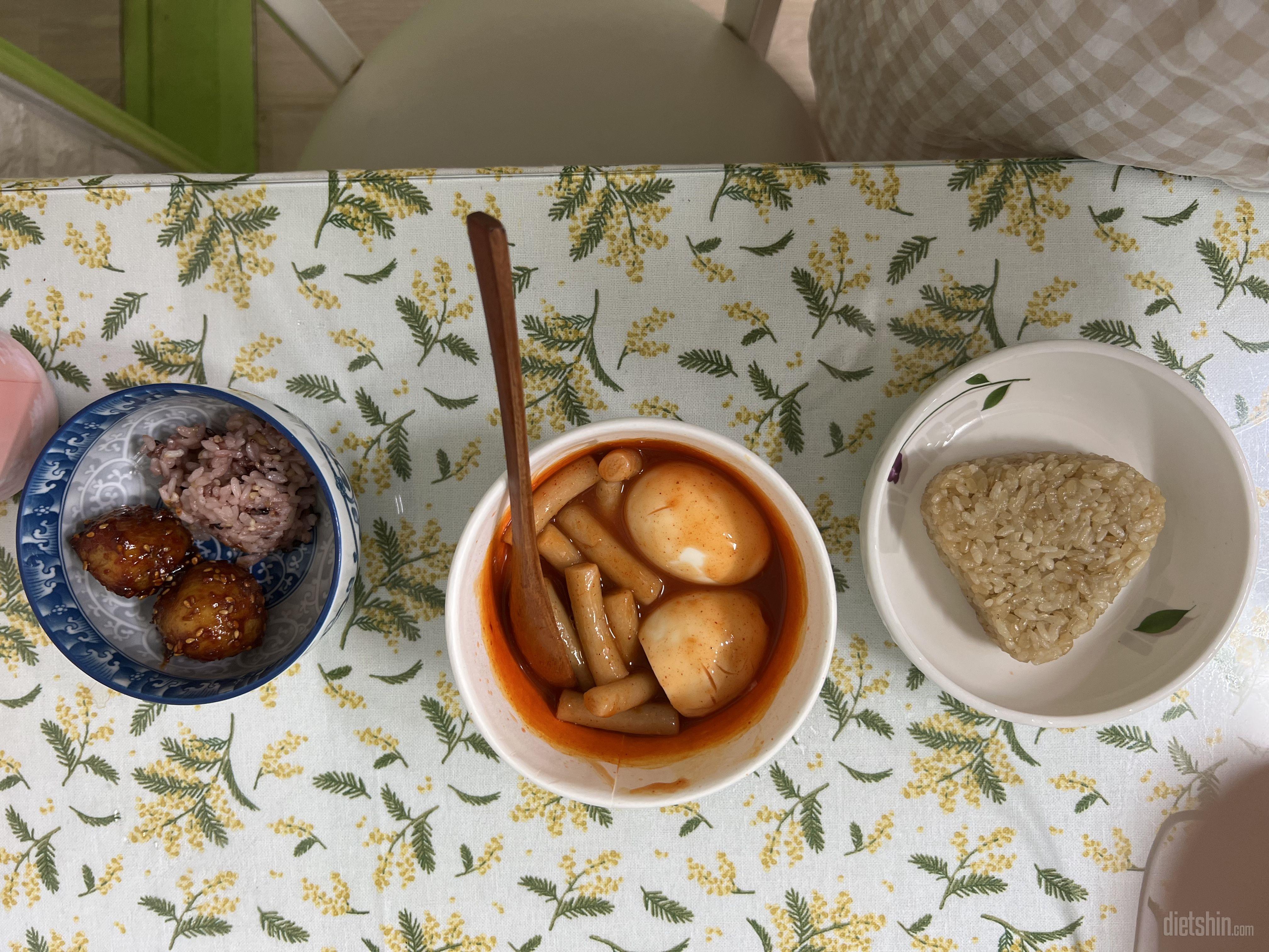 떡쫀득해요! 편의점 떡볶이 먹는맛같아