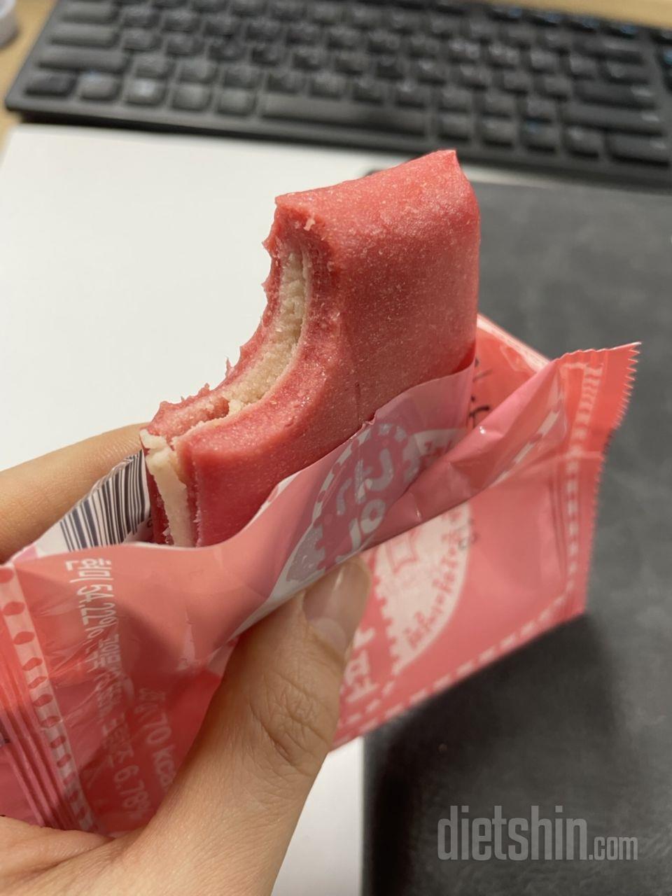 흑미 절편은 고소하니 아주 맛있게 먹