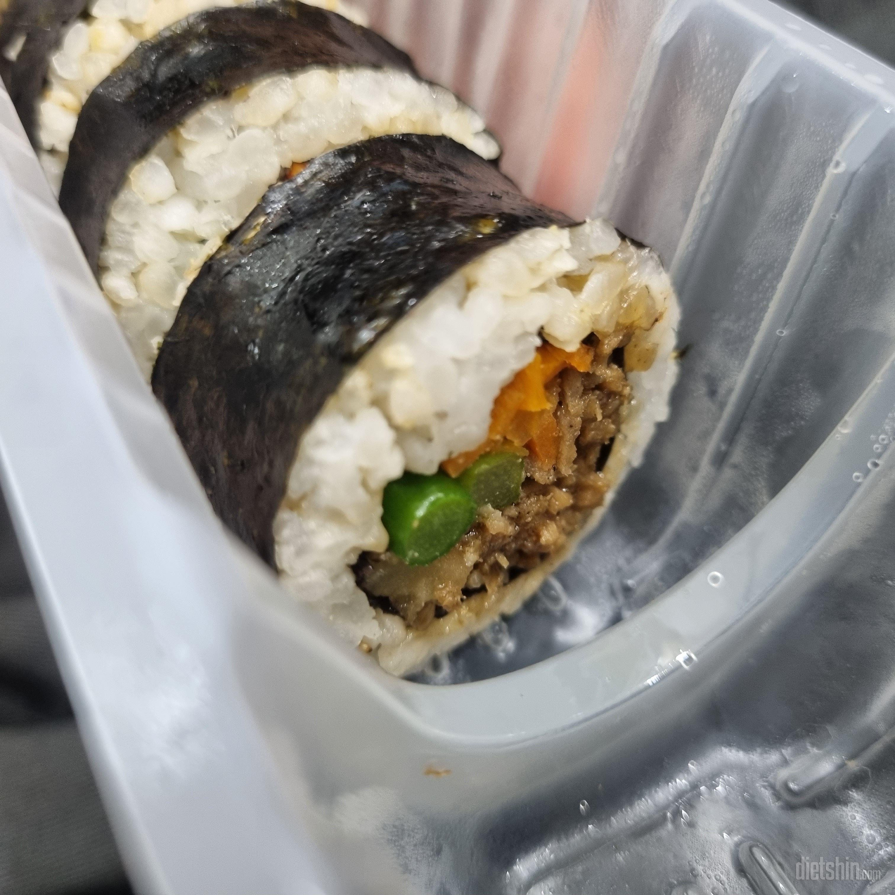 간도 딱좋고 일반김밥이랑 맛이나 식감