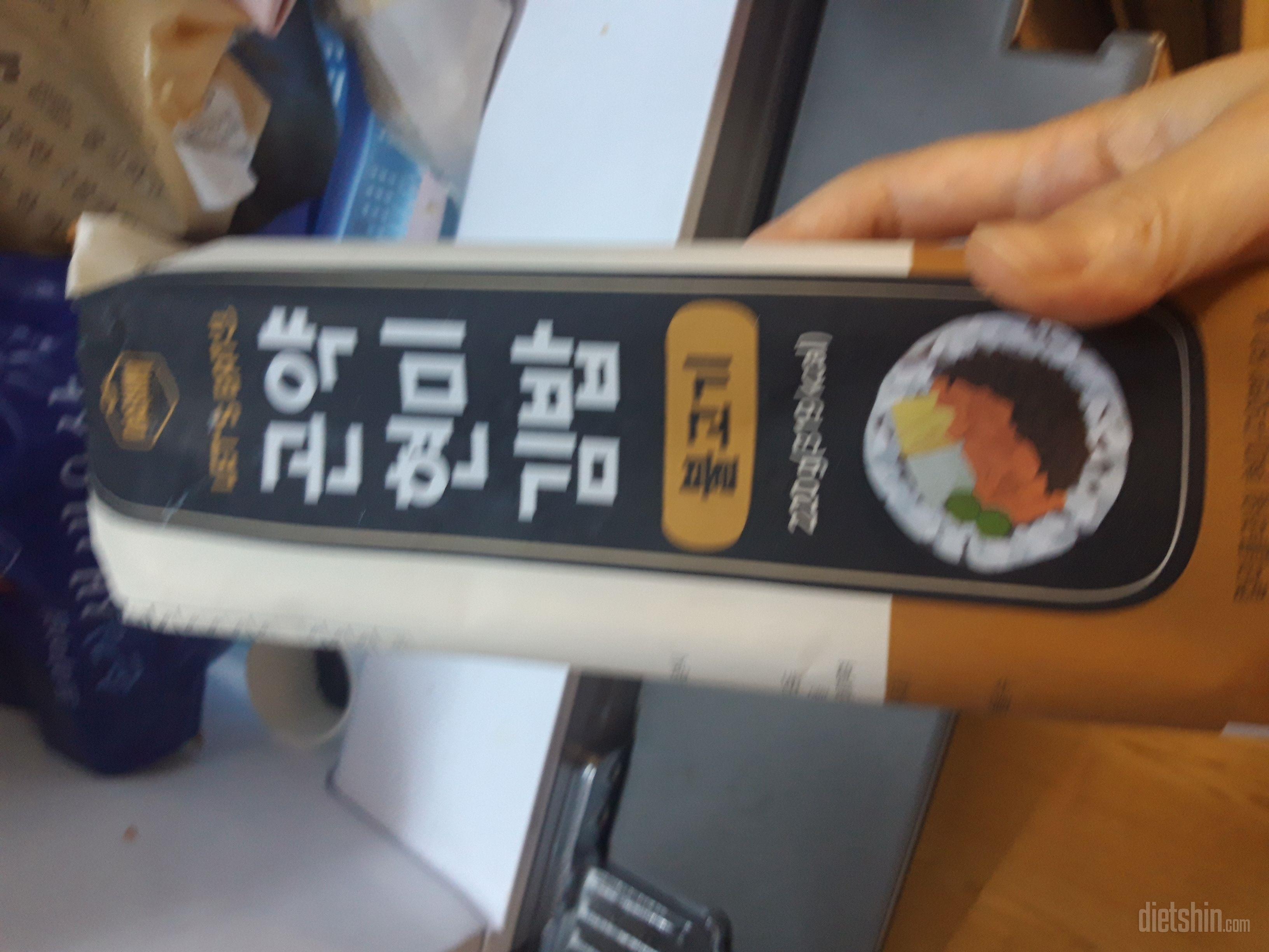 살짝 매콤하네요. 김밥 좋아하는저는