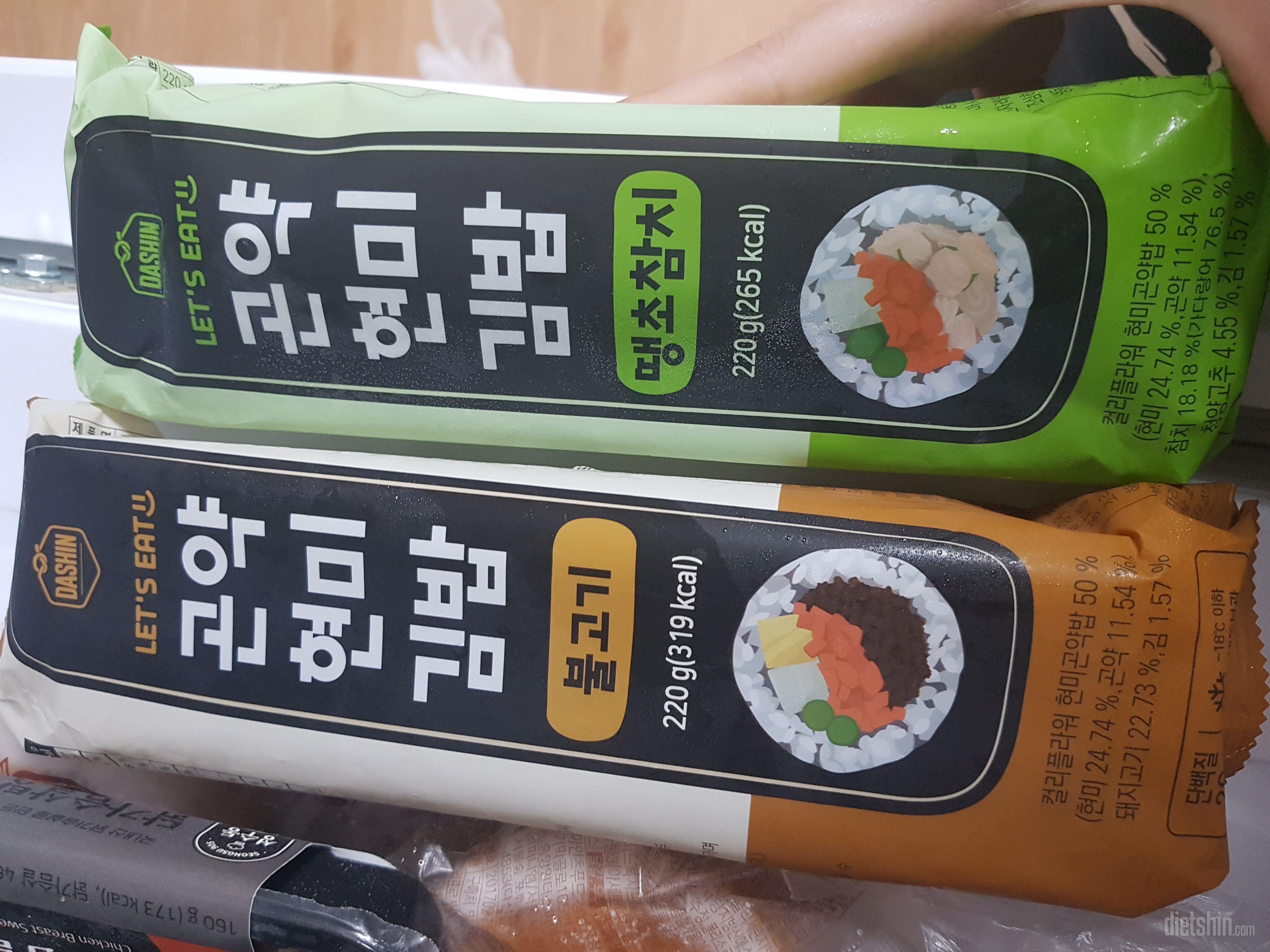 하나는 사진찍기 전에 먹어버렸네요
맛