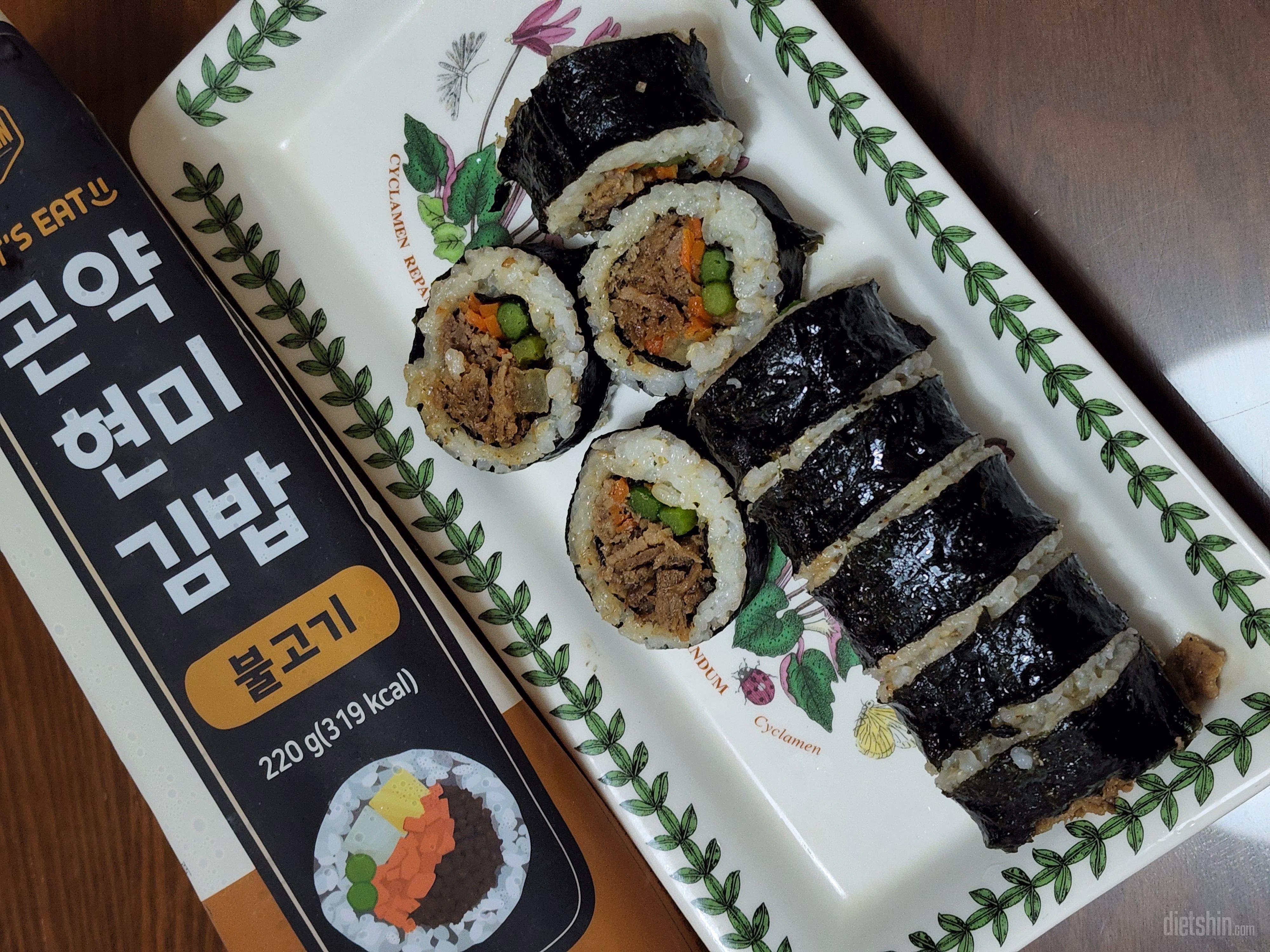냉동김밥을 전자레인지에돌려 먹는다해서