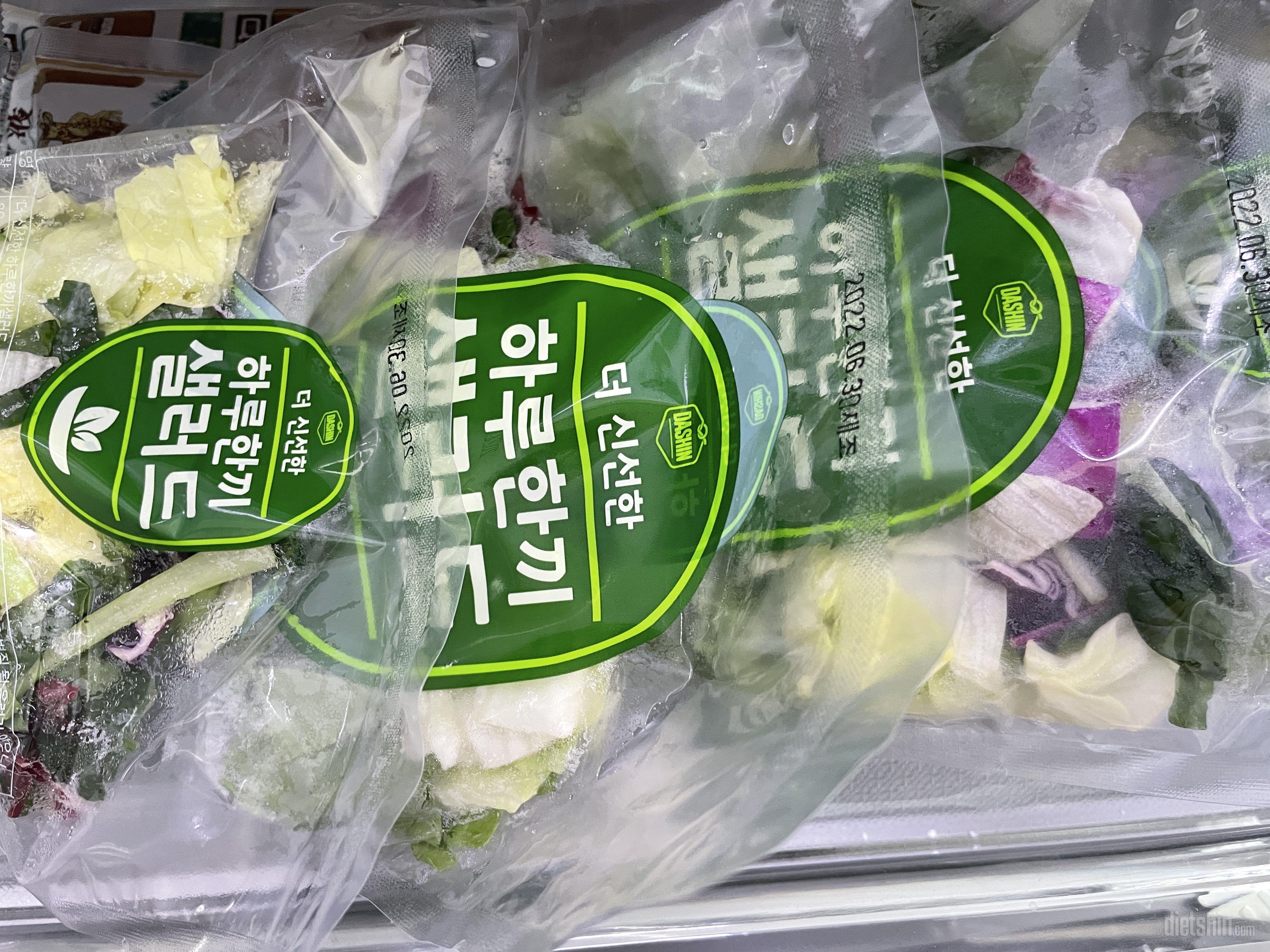 맛있게 먹고있어요
소스가 다양하면