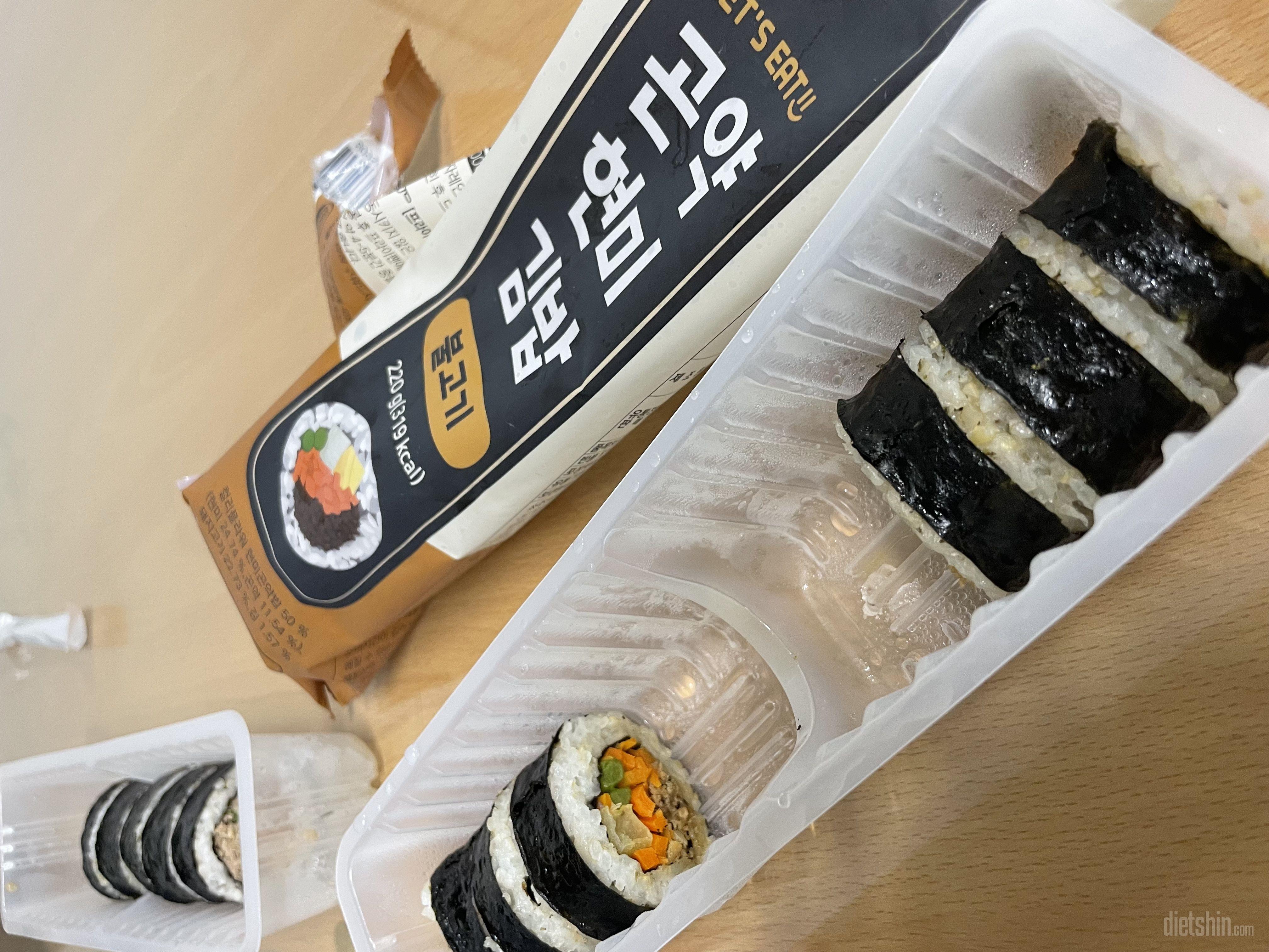 김밥 좋아하는데 양도 많고 맛도 있어