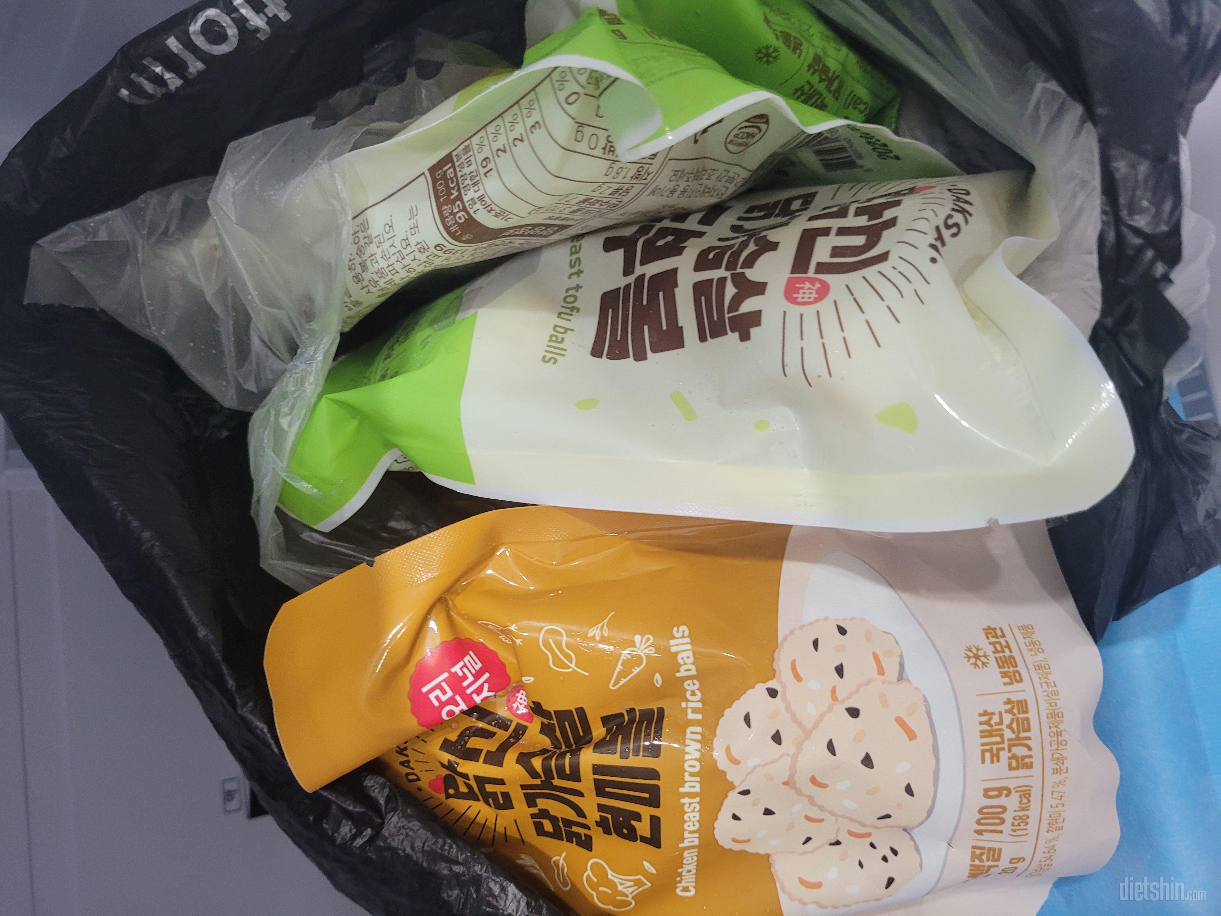 다이어트를 해보려고 이것저것 다 시켜