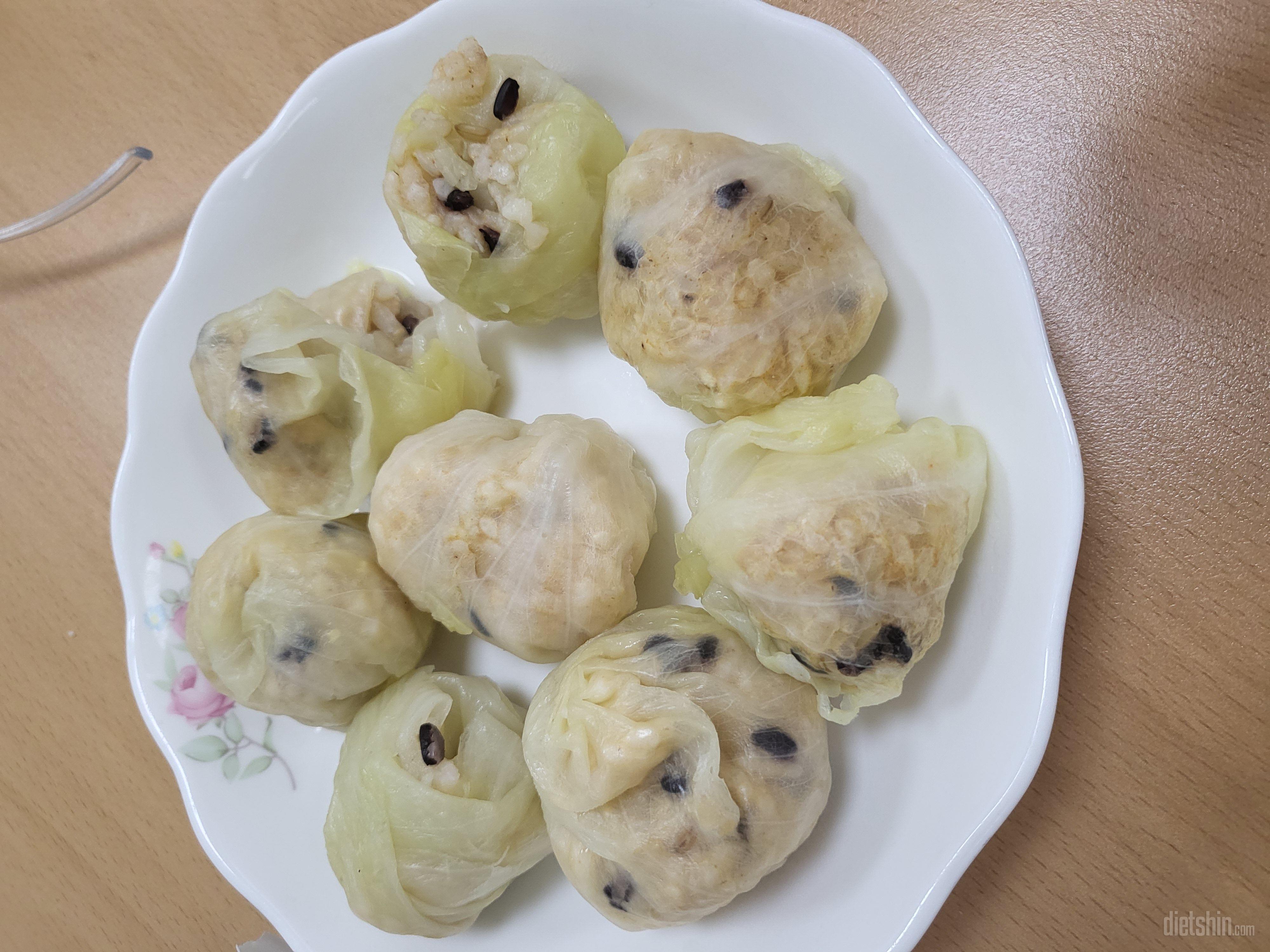 맛이 없진 않은데... 있지도 않아여