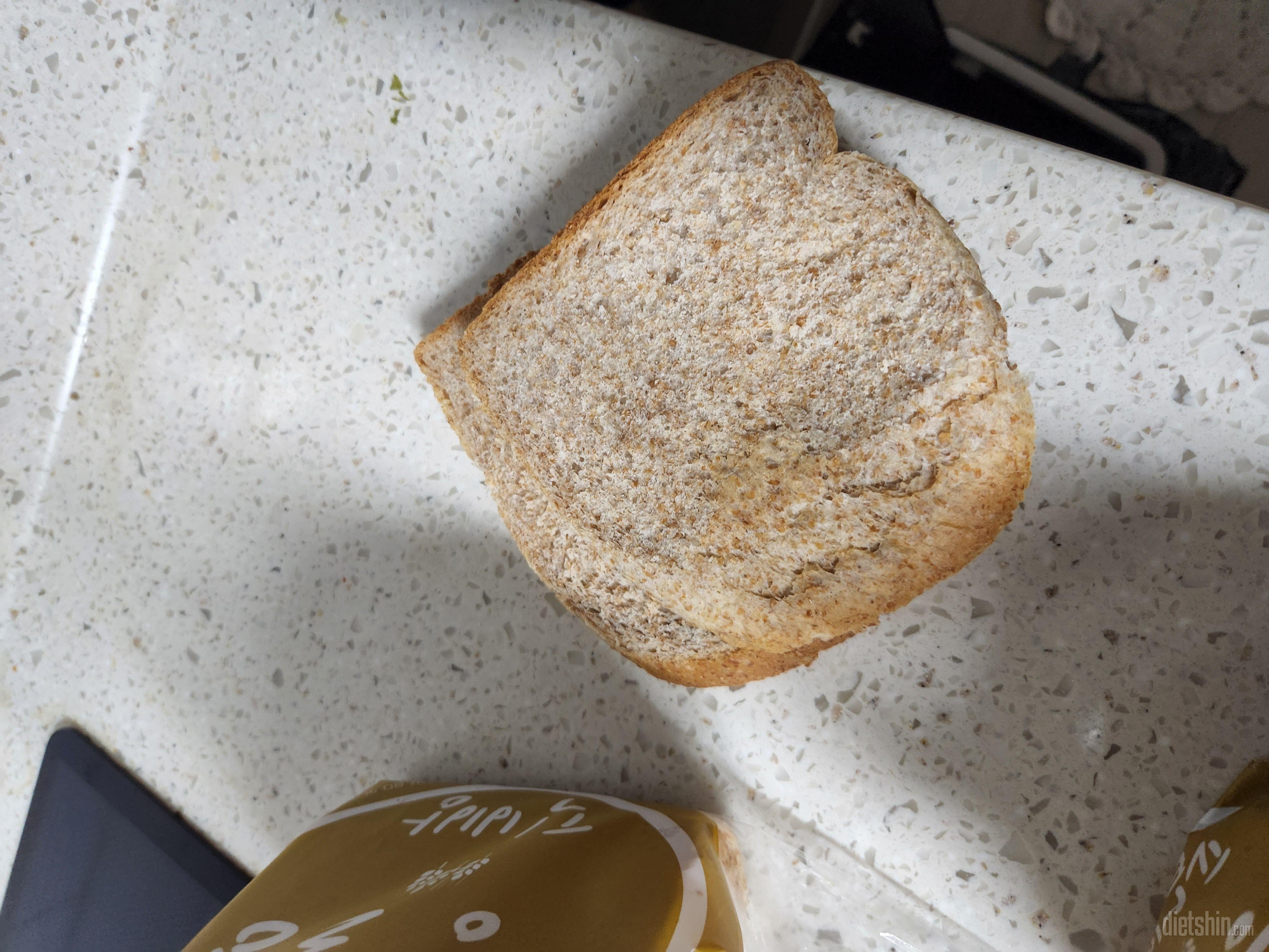 배송이 좀 느려서 걱정했는데 맛있어요