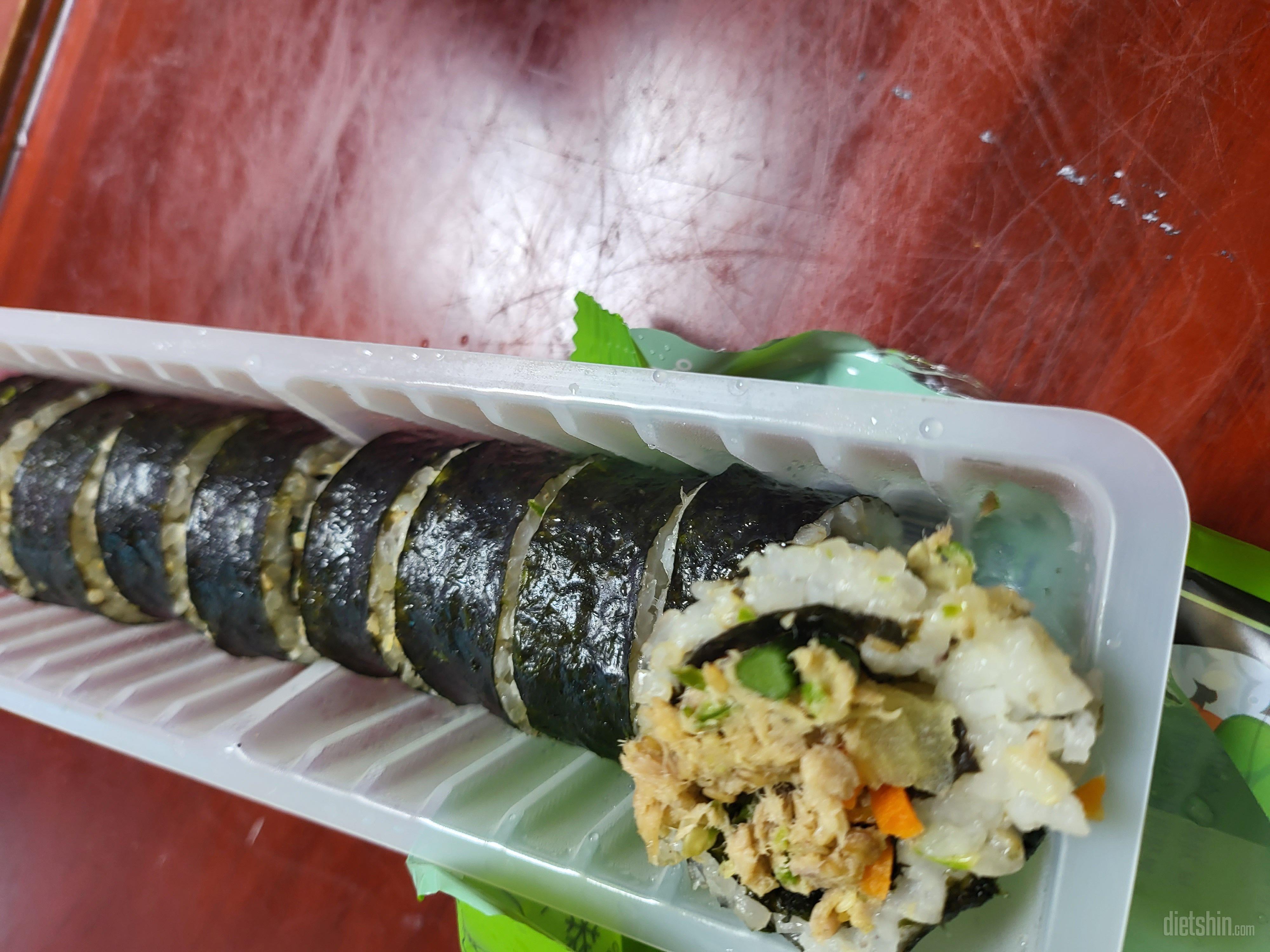 일반김밥보다 칼로리 부담도없고 맛있기