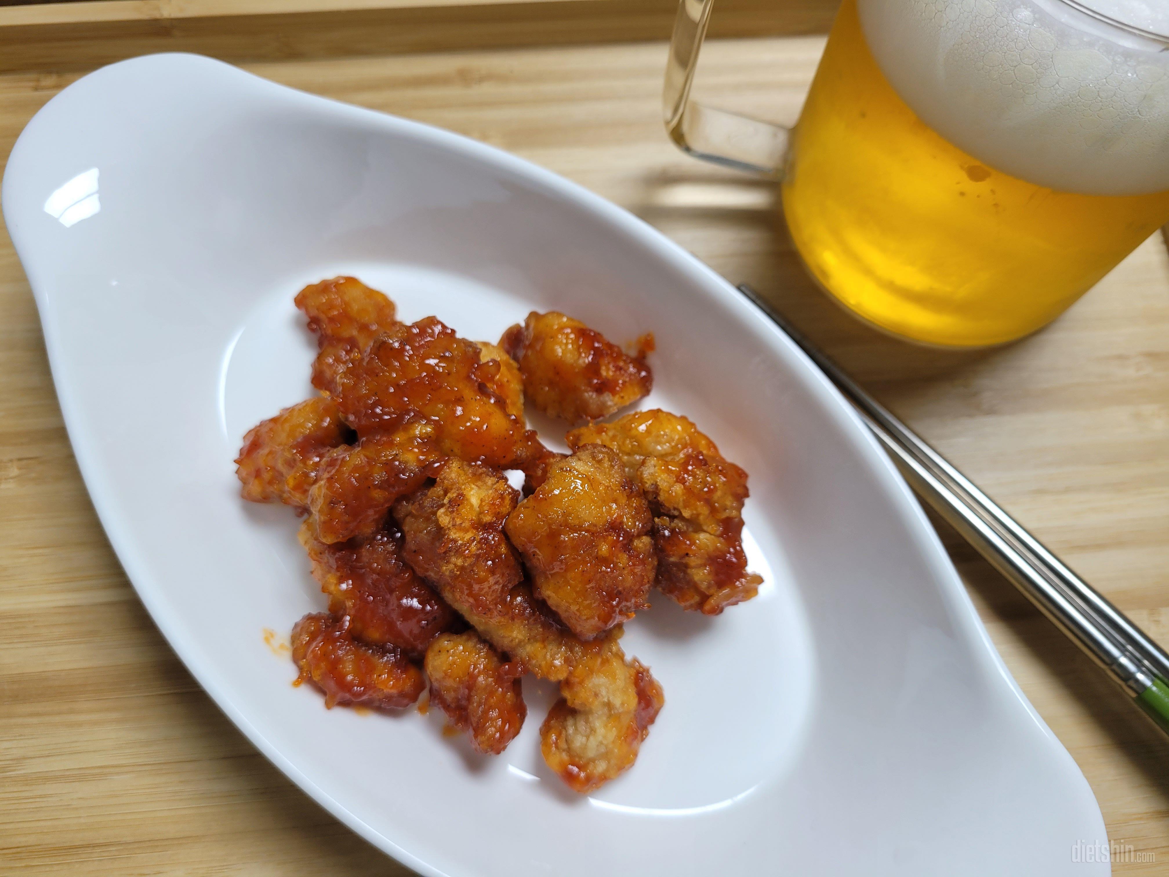 치킨은 우선 양념만 먹어봤는데
맛은