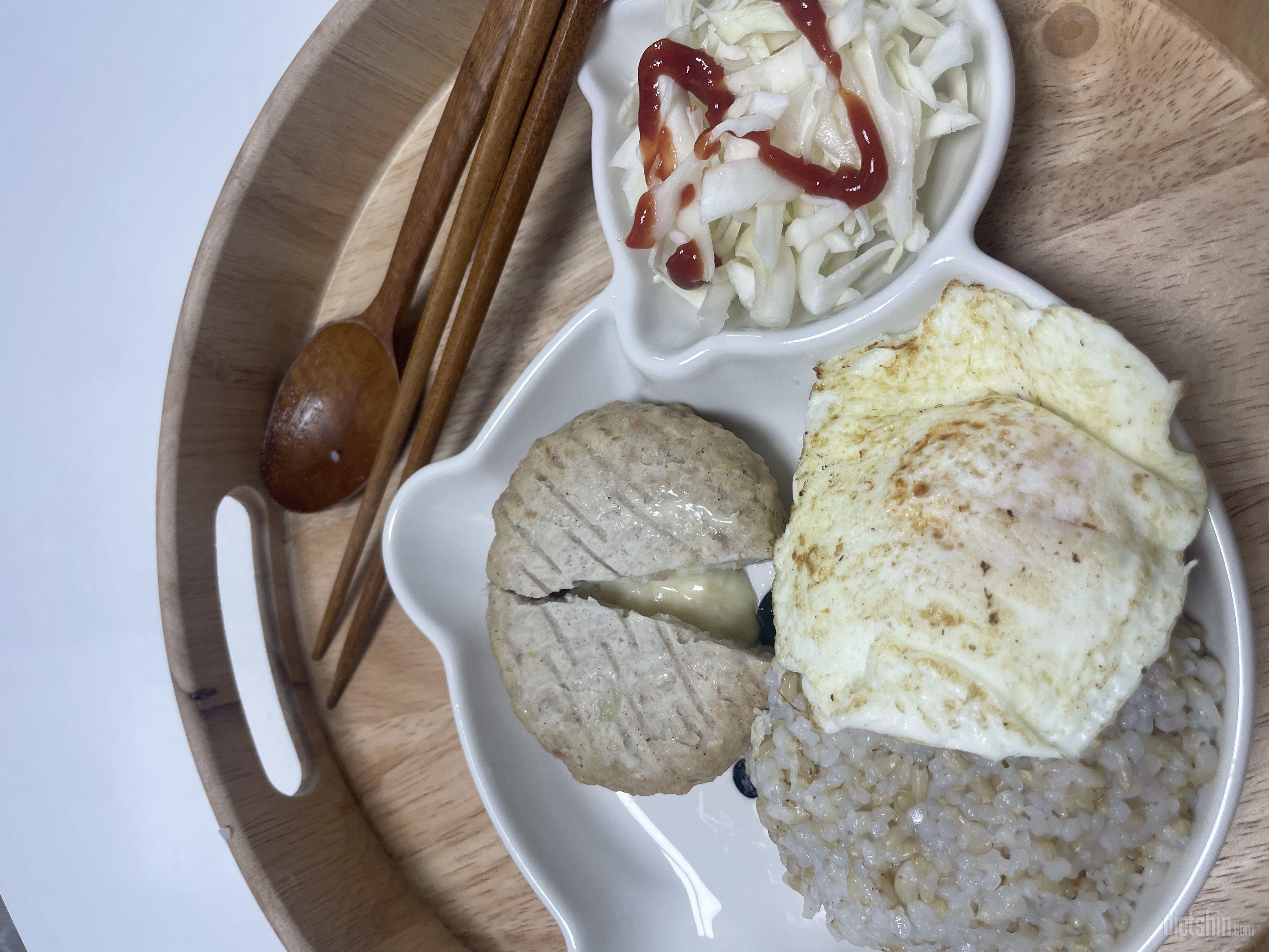 크리미한 치즈라 제 취향이네여 바질도