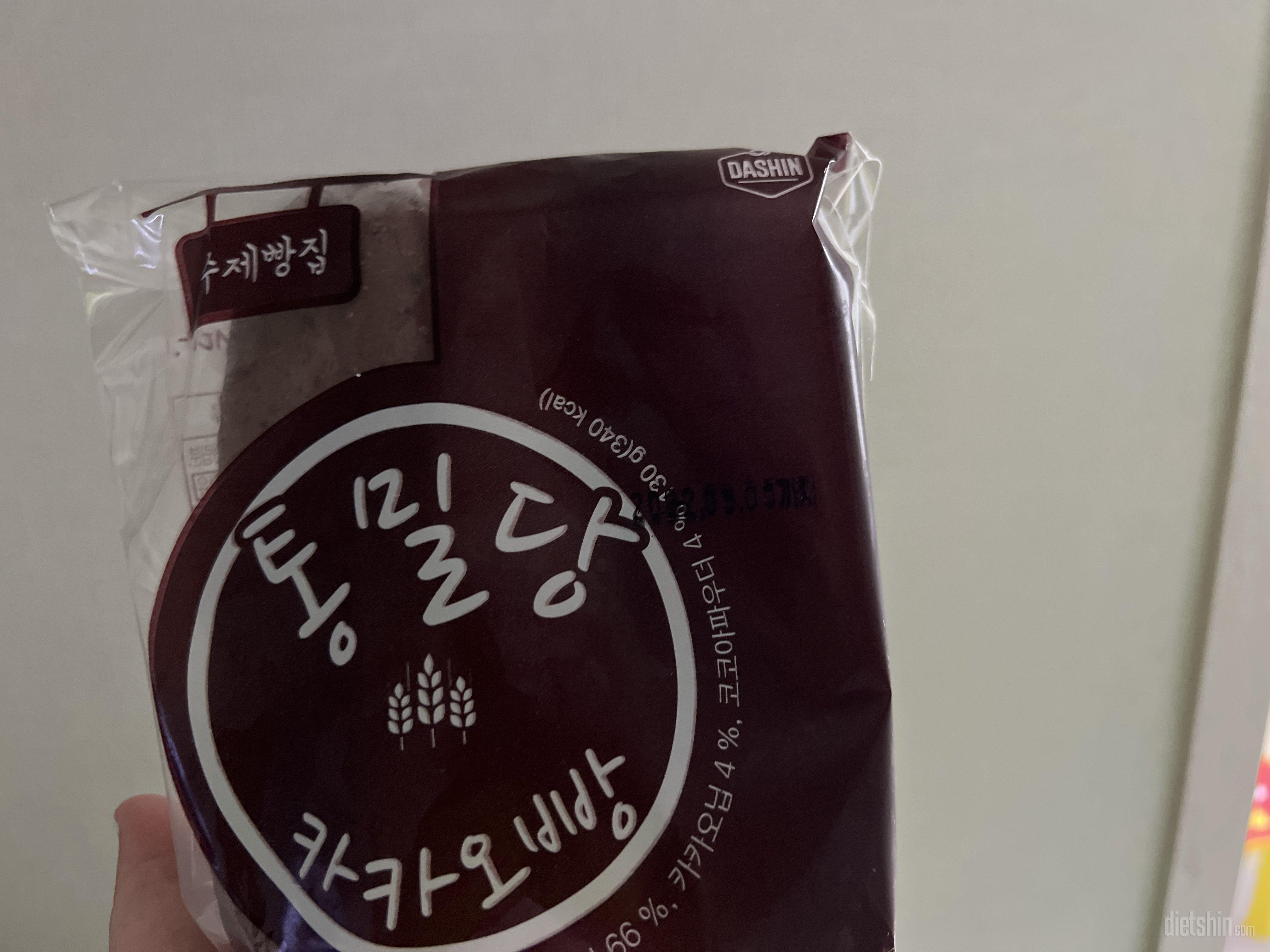통밀빵 괜찮대서 여러가지 주문했어요.