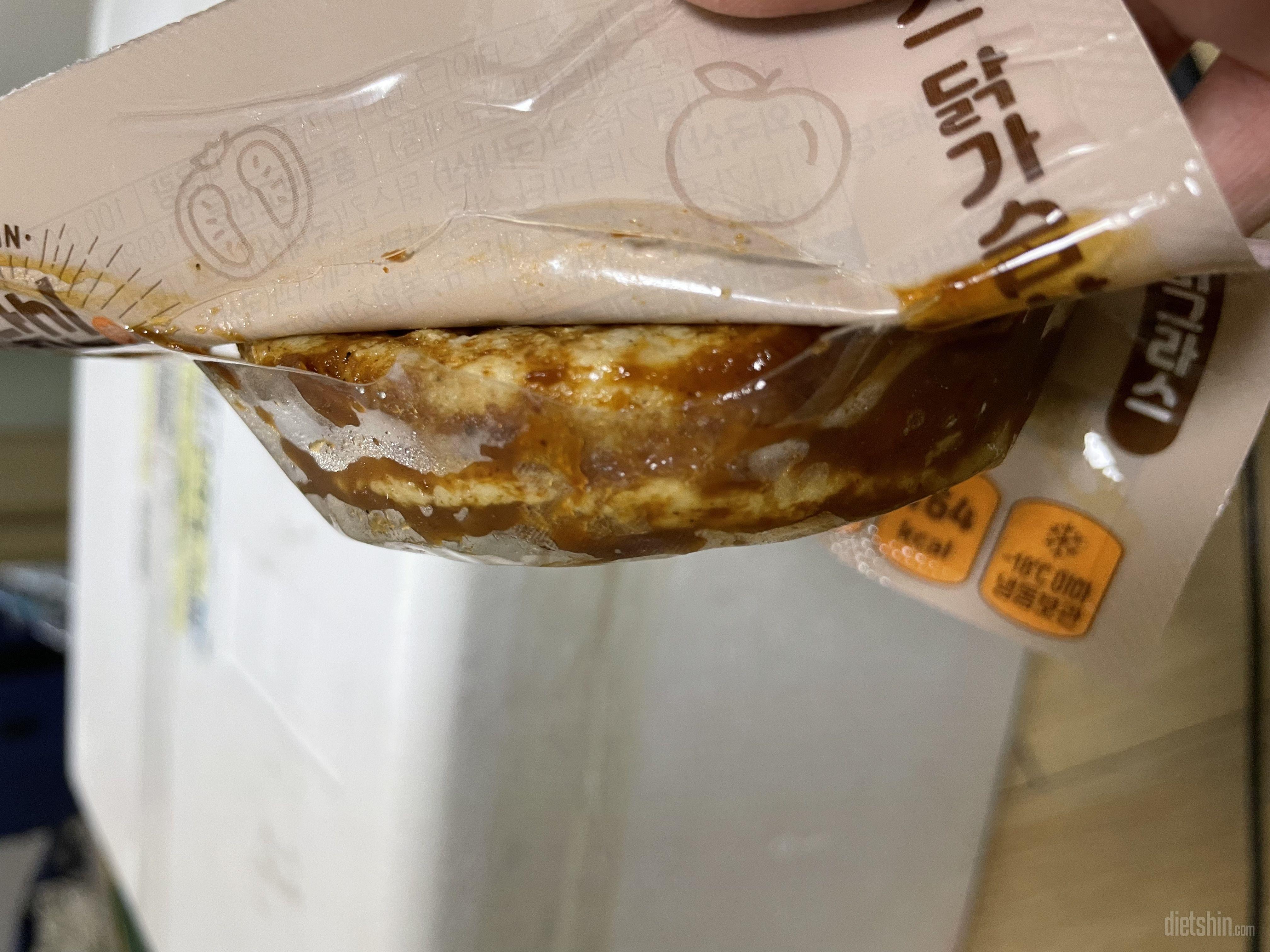 맛은 있는데 하나가 상품이 뜯겨서 왔