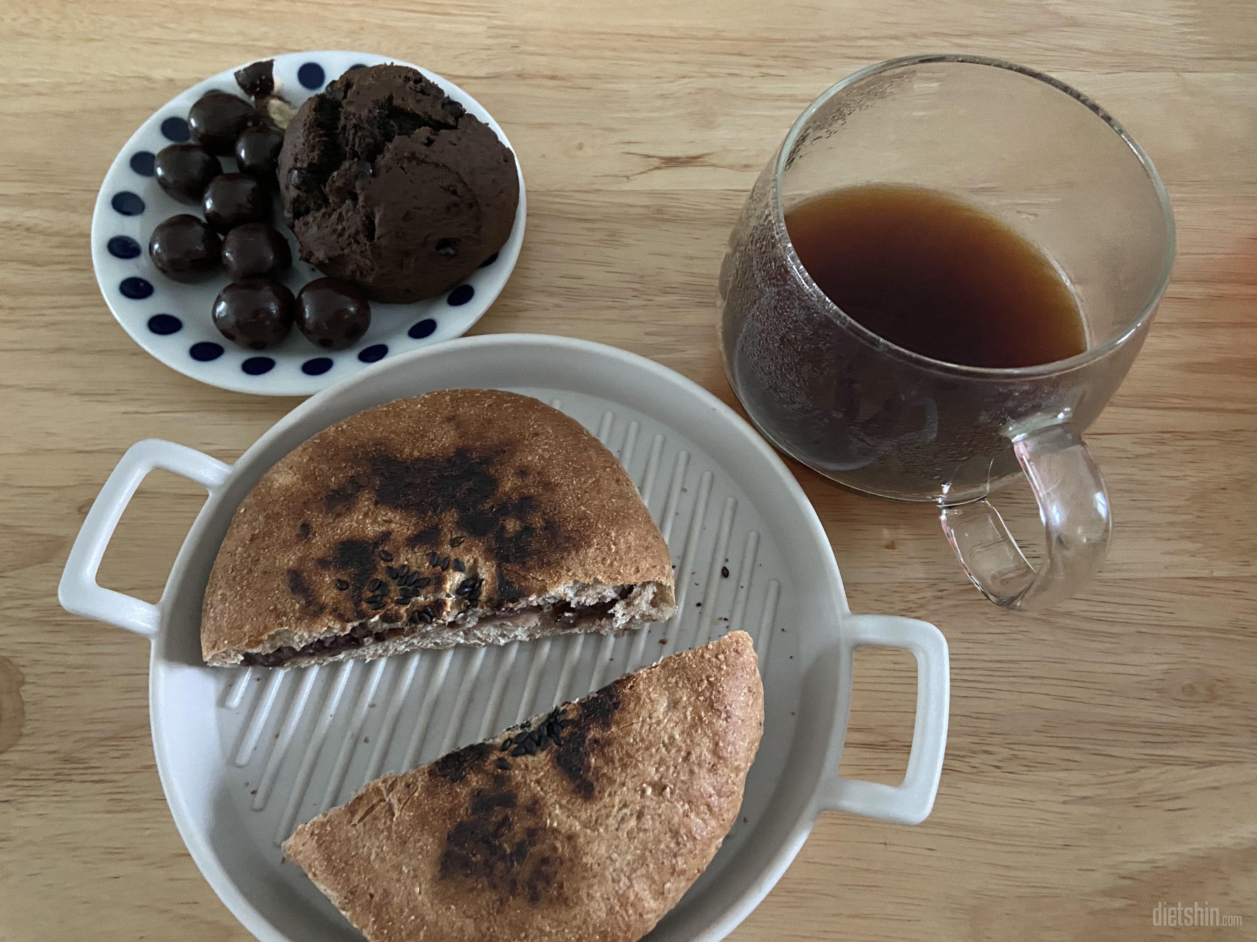 통밀빵 진짜 맛있어요!! 조금씩 자주