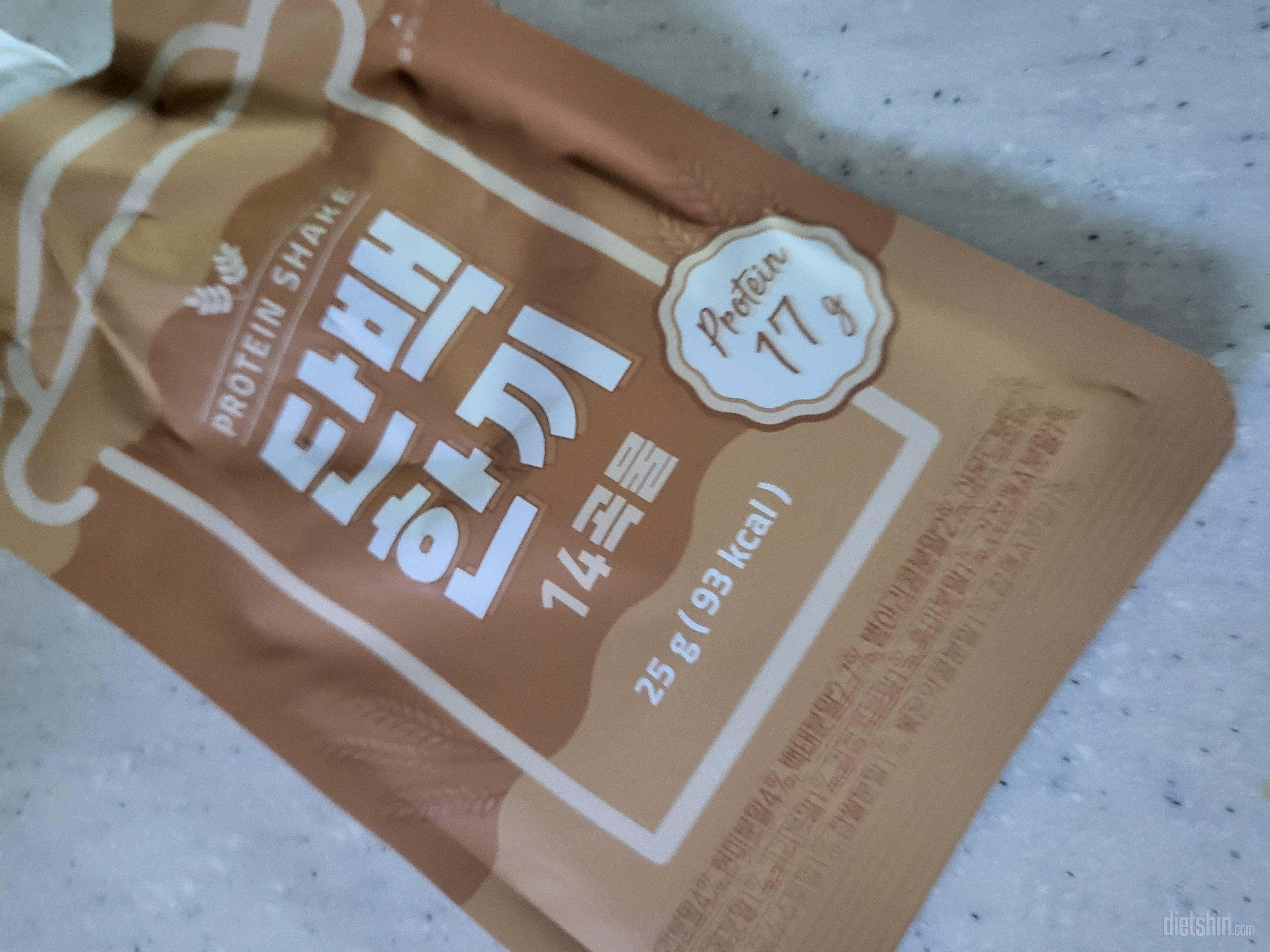 뚜껑을 따는 게 좀 힘들었지만 우유나