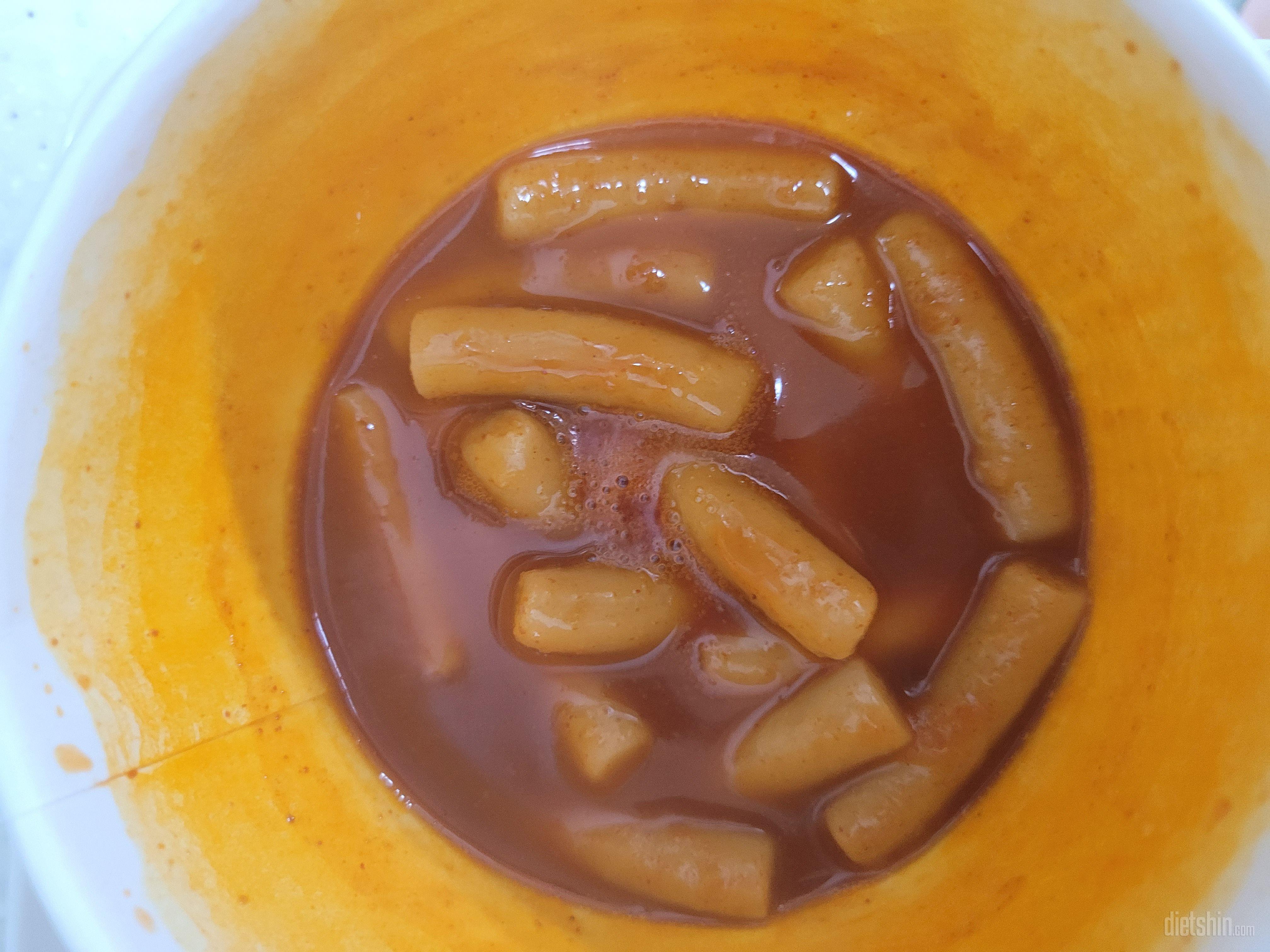 매운떡볶이 먹고있는데 불닭? 정도 매