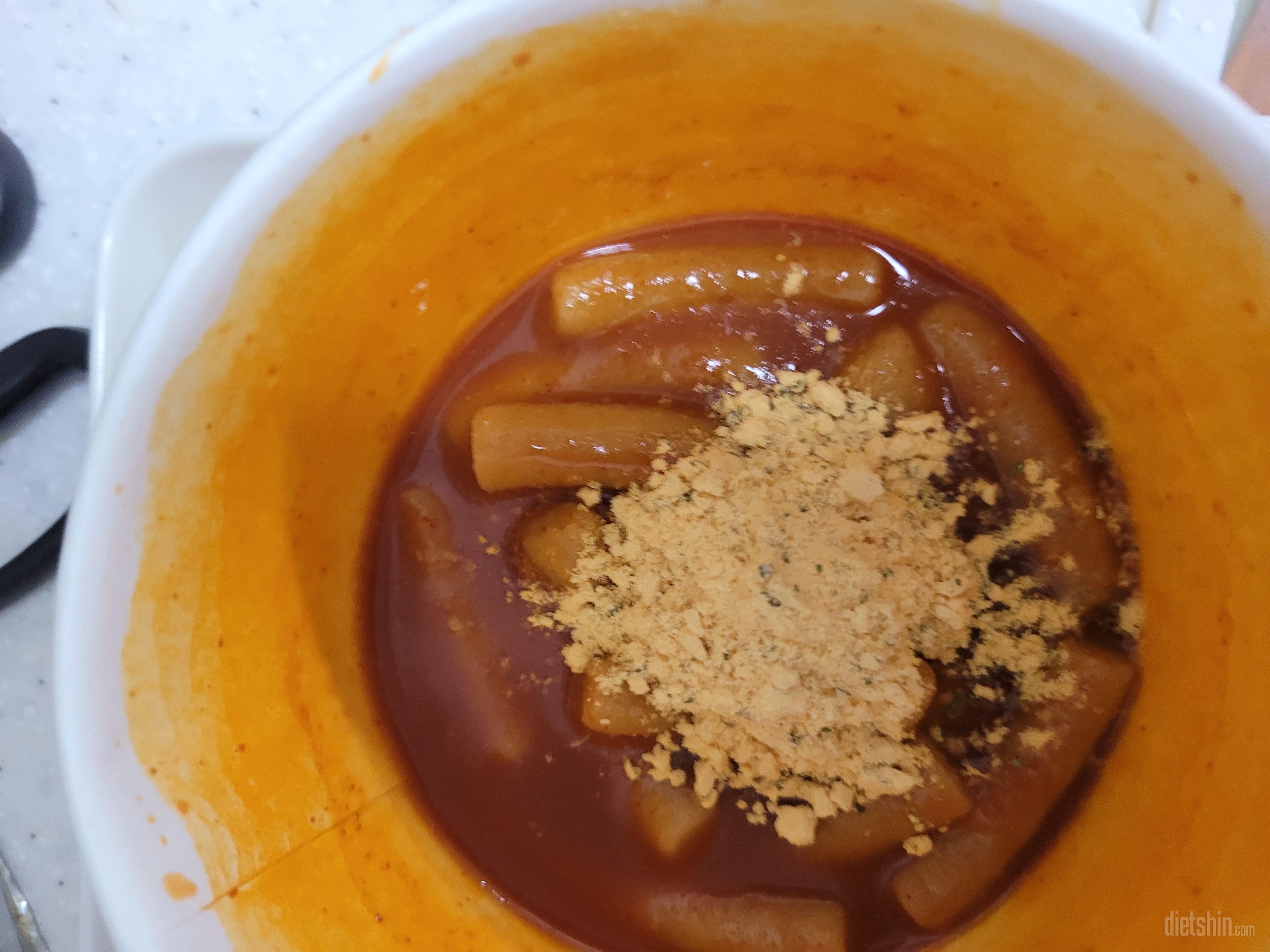 매운떡볶이 먹고있는데 불닭? 정도 매