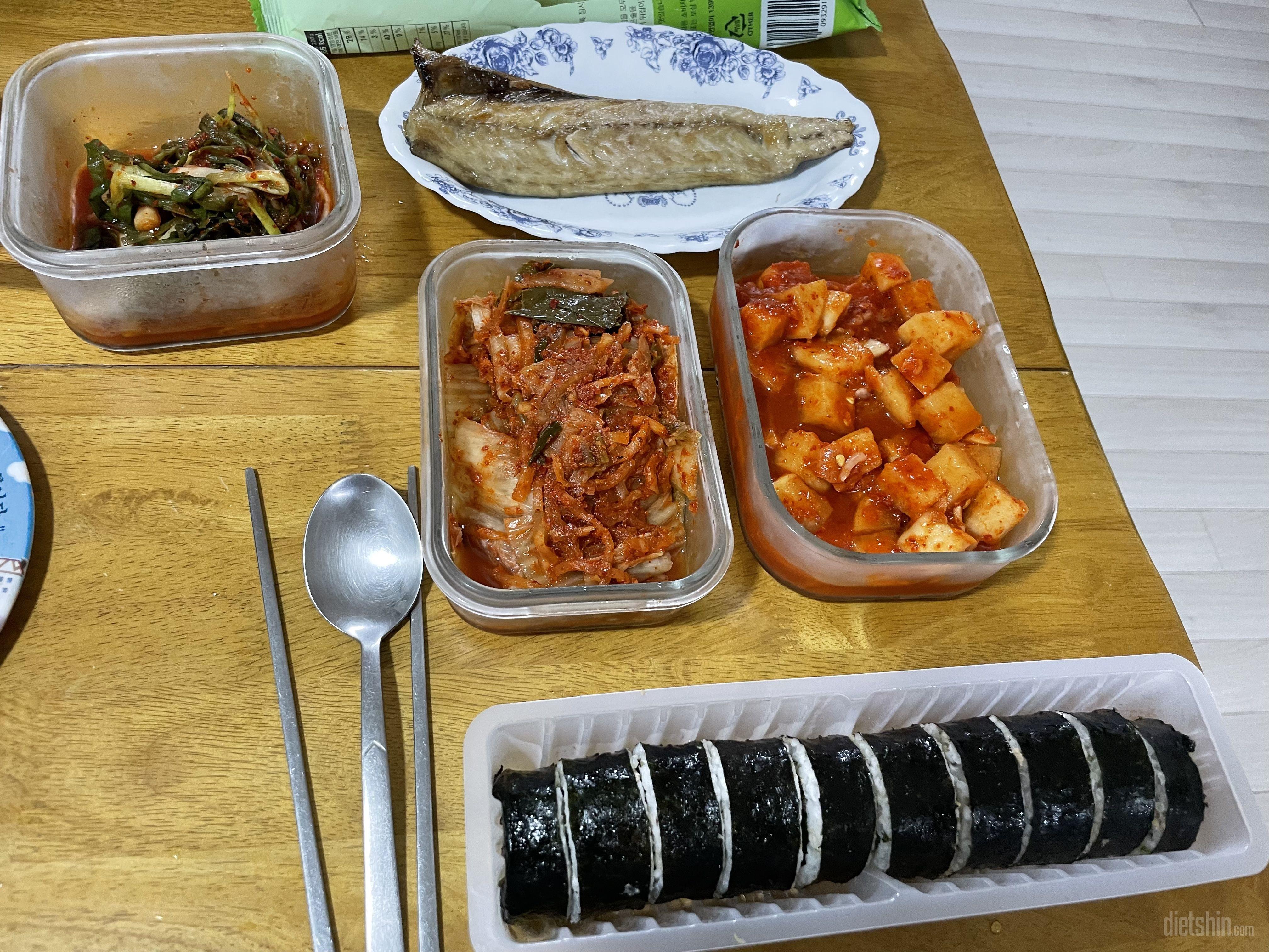 일반김밥이랑 크게 차이가 없을 만큼