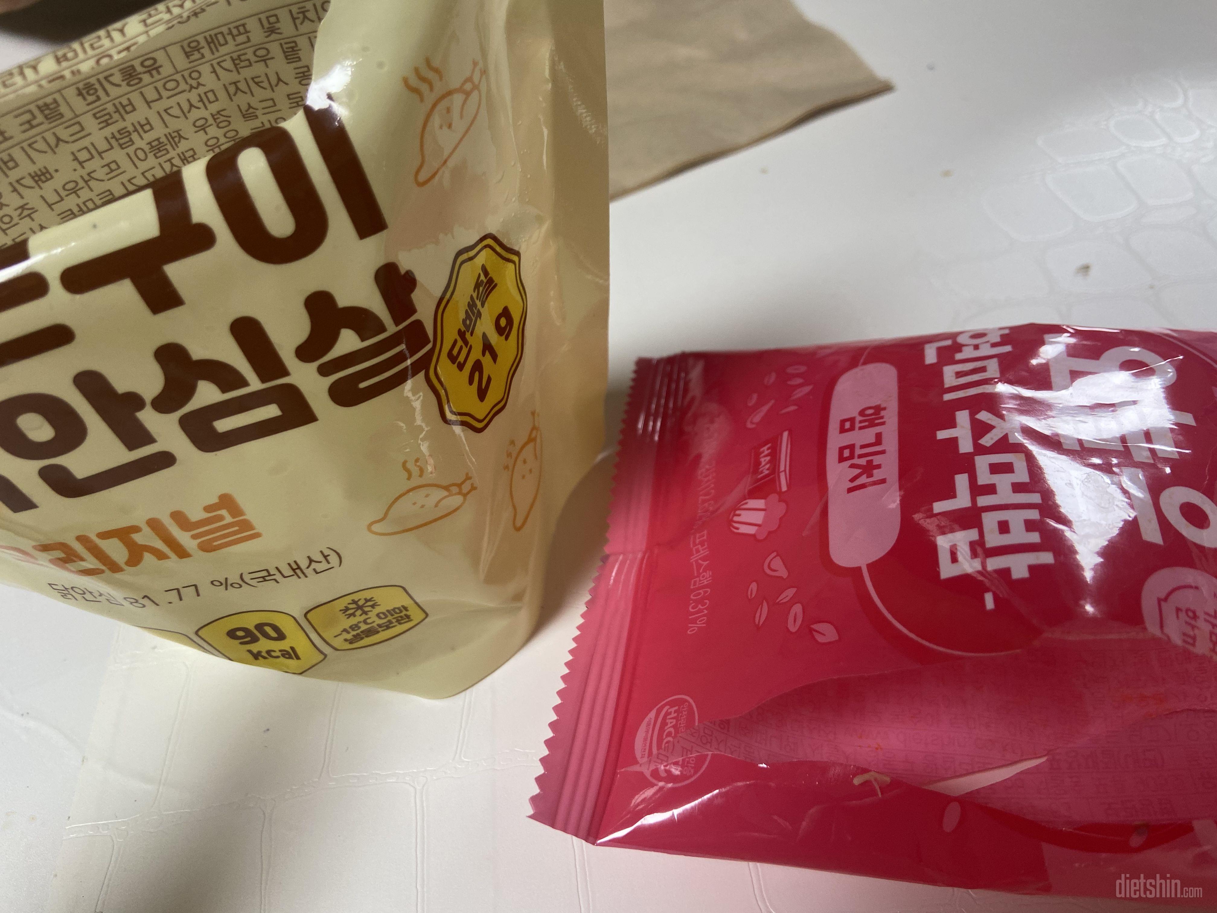 맛있어요 근데 주먹밥 속에 재료 듬뿍